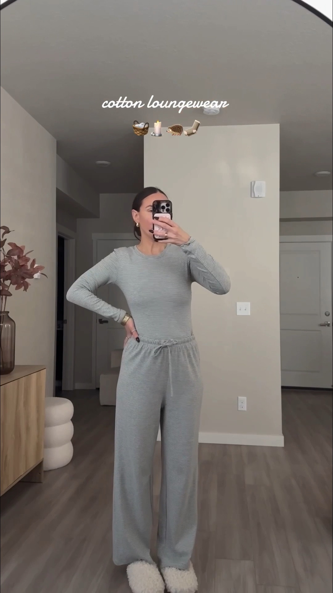 95%cotton.  soft. wide leg palazzo pants. fitte long sleeve shirt.  fremd soft and soooo cozy!!
#loungewear #chyrii