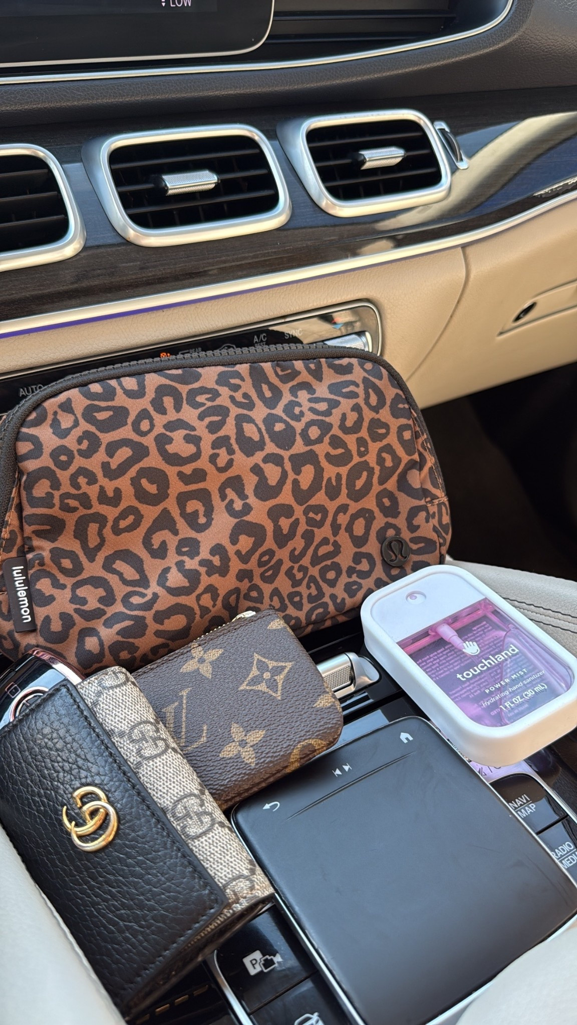 Leopard 🐆 is so in and Lululemon did not miss a beat 😍

#LTKFindsUnder50 #LTKActive #LTKStyleTip
