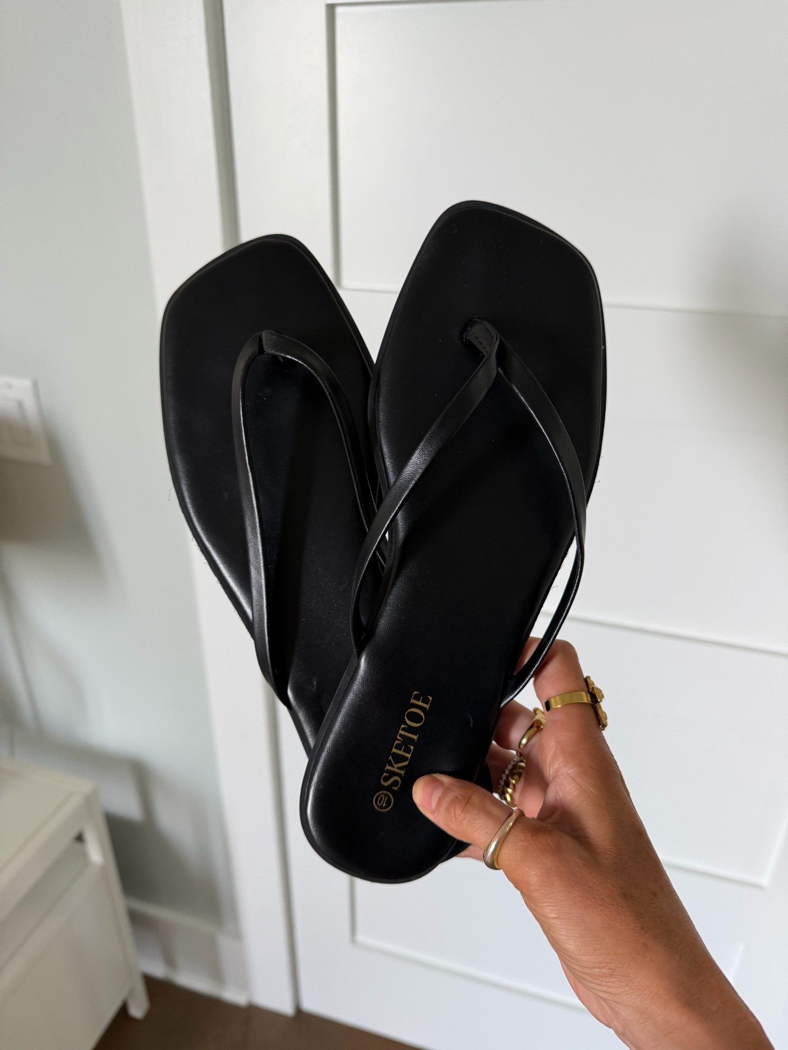 these $9 flip flops were perfect for the beach last week ☀️

#LTKSeasonal #LTKSwim #LTKTravel
