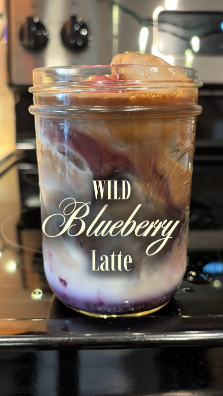 Wild blueberry latte 🫐☕️ I love anything blueberry it’s such a happy flavor!

#blueberry #latte #coffeeshots #coffeevibes #coffeerecipes