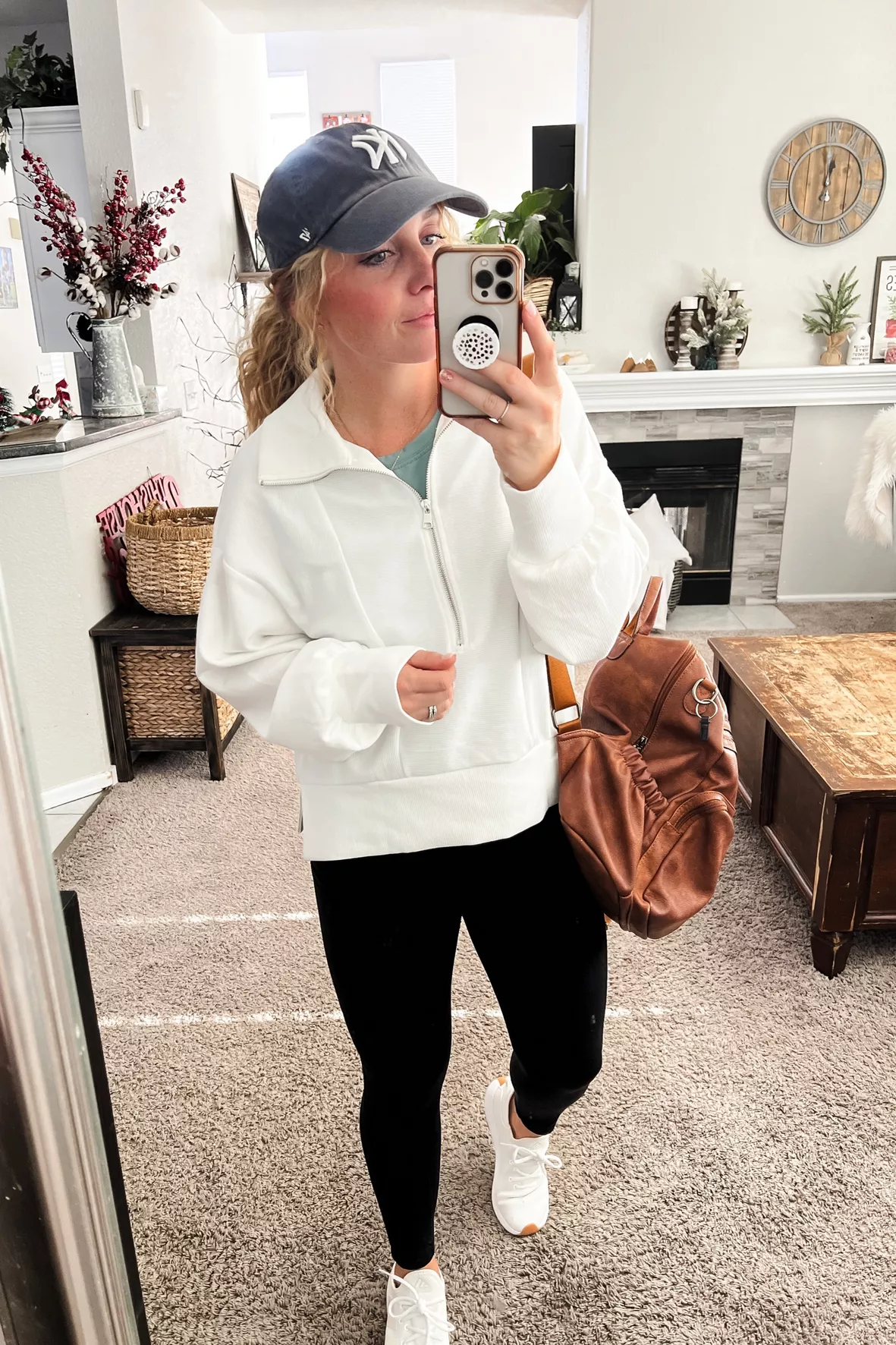 Short Sleeve Sweater with Leggings Outfits (2 ideas & outfits)