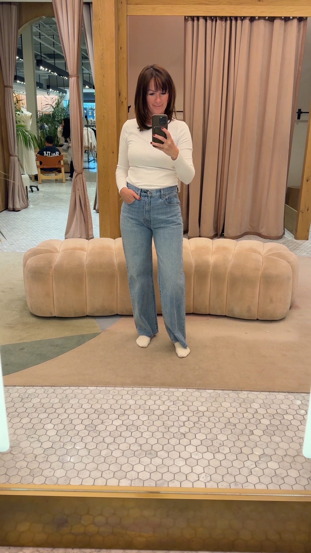 Which ones (if any) do you prefer on me- 1,2,3,4 or 5? (Please don’t say number 3 😂) 


#aritzia 
#denimforum 
#citizensofhumanity 
#tryon

#LTKOver40 #LTKVideo #LTKStyleTip