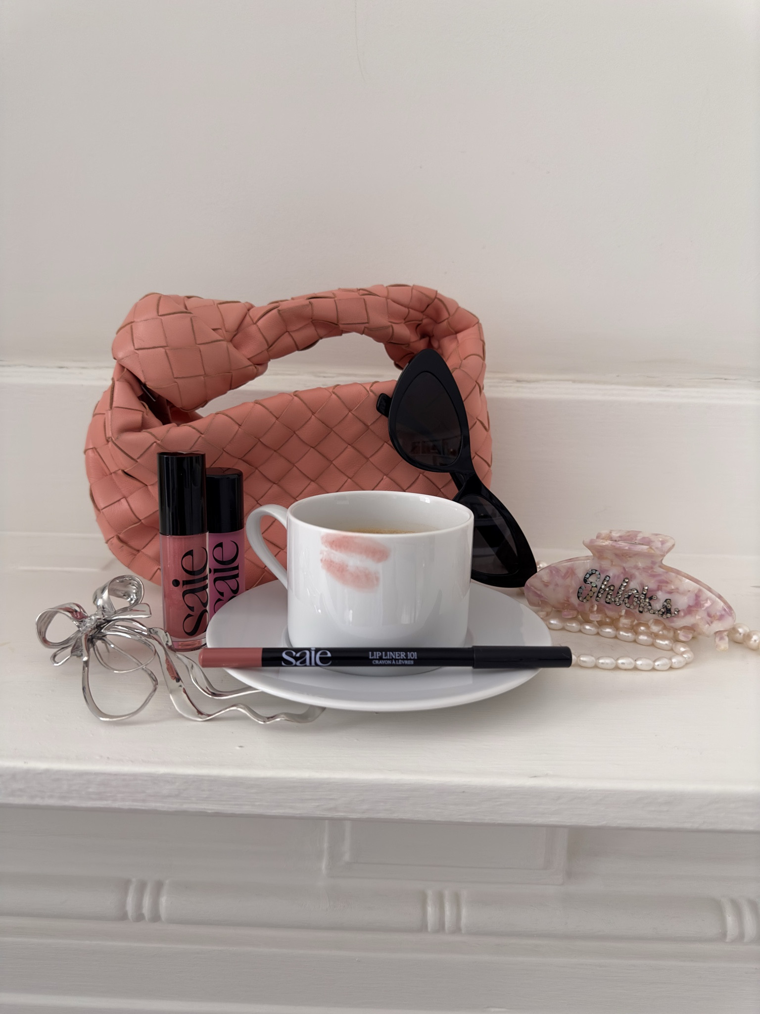 Pretty in pink 🎀 what’s in my bag the girly edition 

#LTKuk #LTKluxury #LTKbag