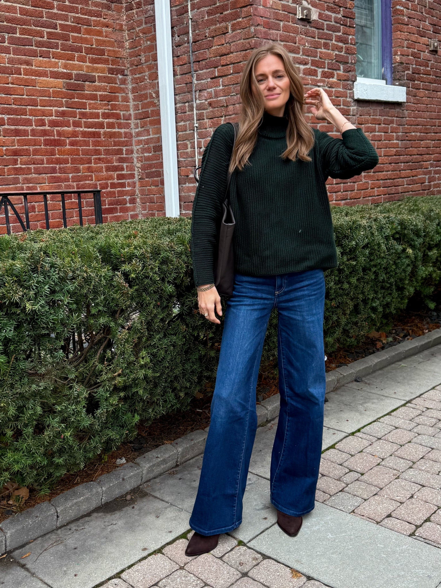 Confidence is my daily uniform, and @FrankandEileen is one of the brands that makes it effortless. Their pieces are polished, timeless, and always make me feel put together.✨ #FrankandEileenPartner and #WearLoveRepeat 
