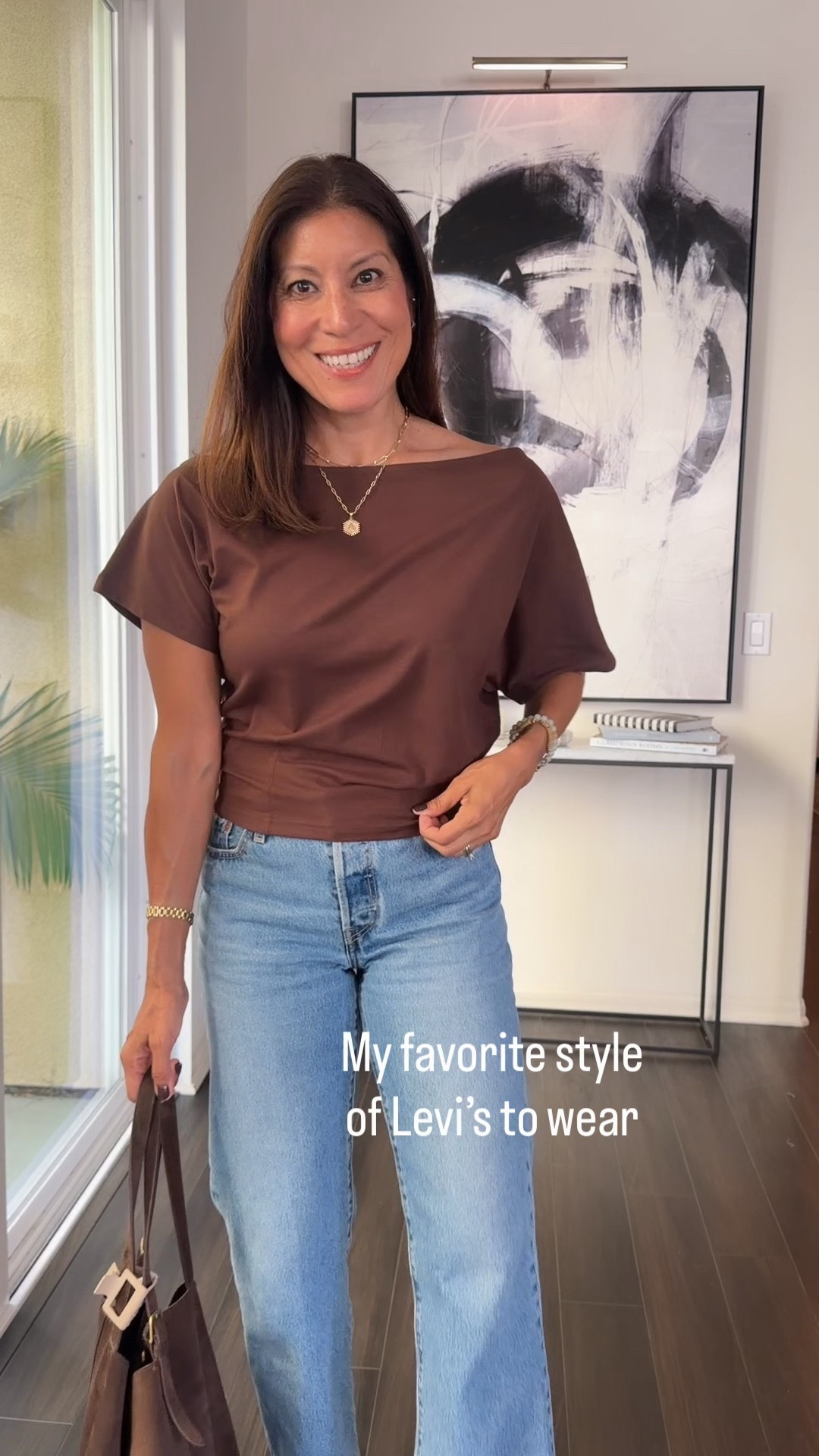 An easy casual outfit with a cute top

My favorite style of @levi is the 90’s fit- these are ankle length