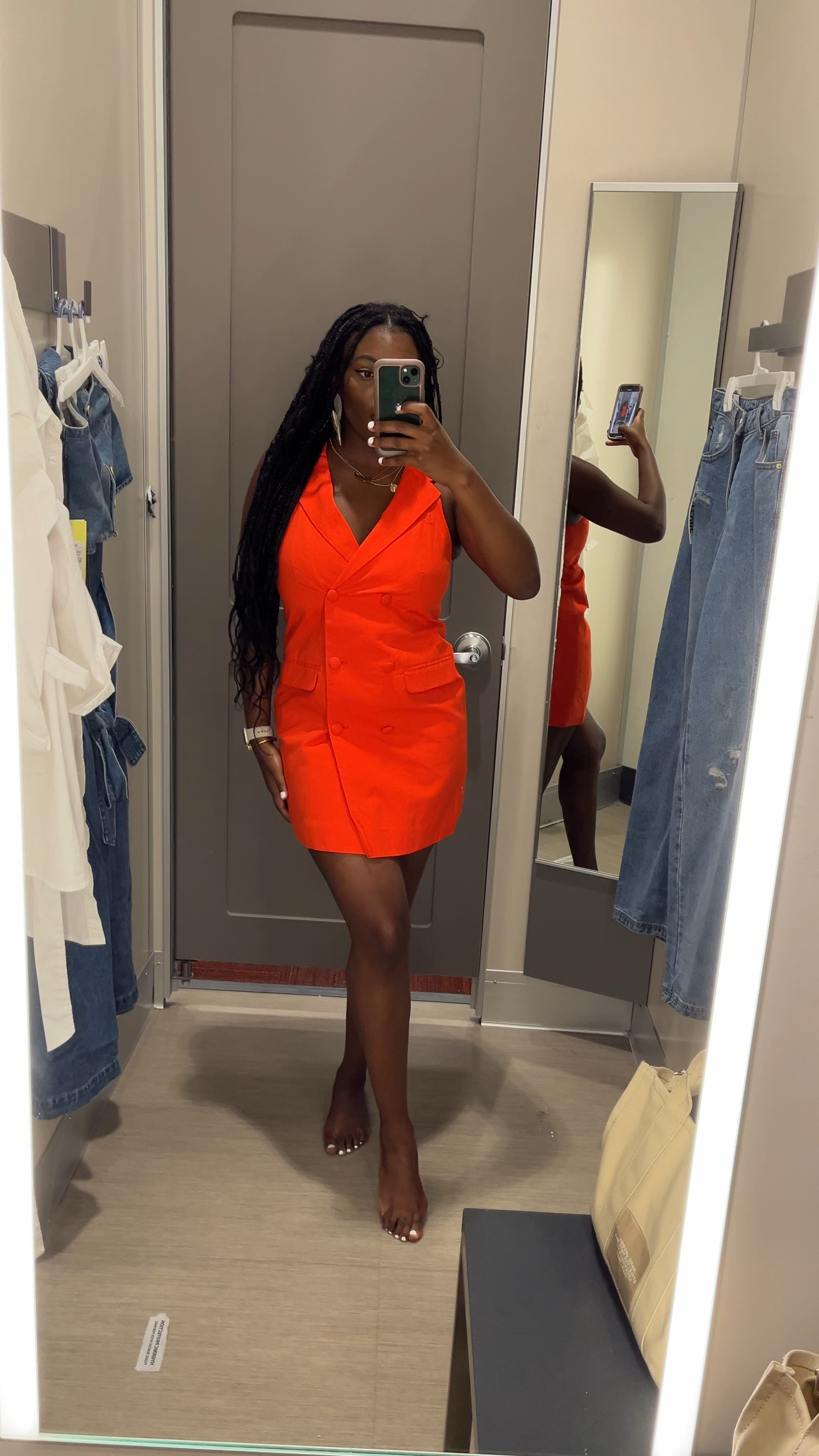 This dress is everything 😍😍😍 wearing a size 8 no stretch it’s snug