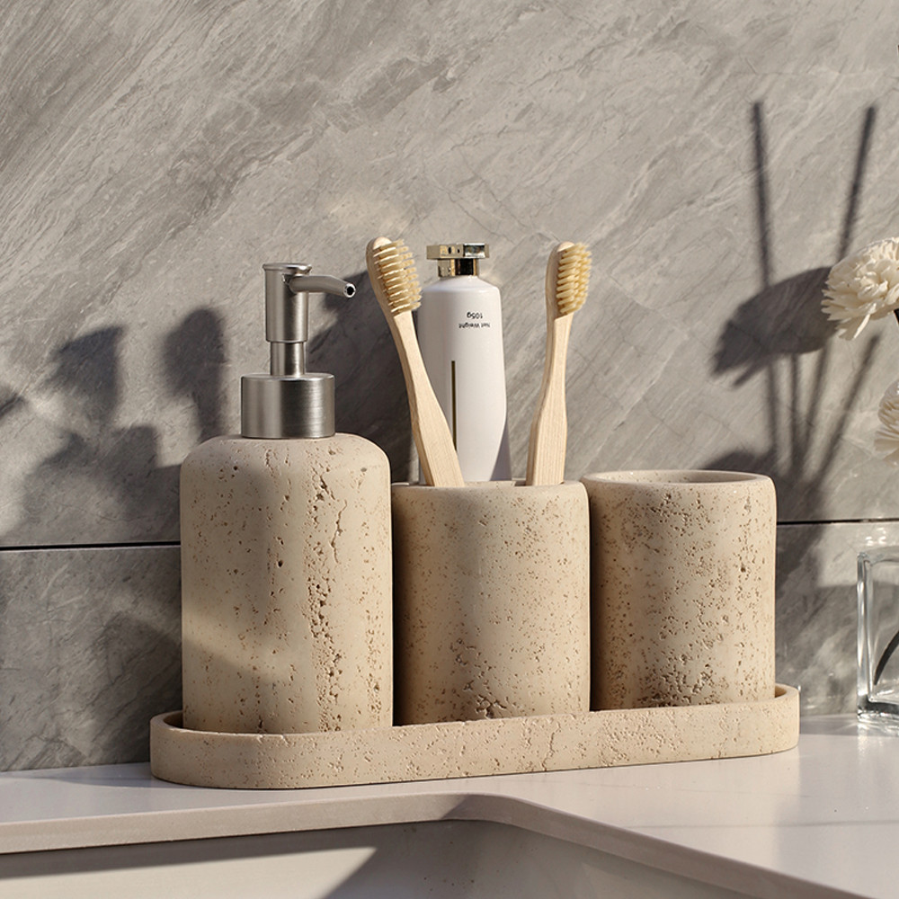Ensemble de 4 accessoires de salle de bain en travertin, distributeur de savon, porte-brosse à dents | Homary