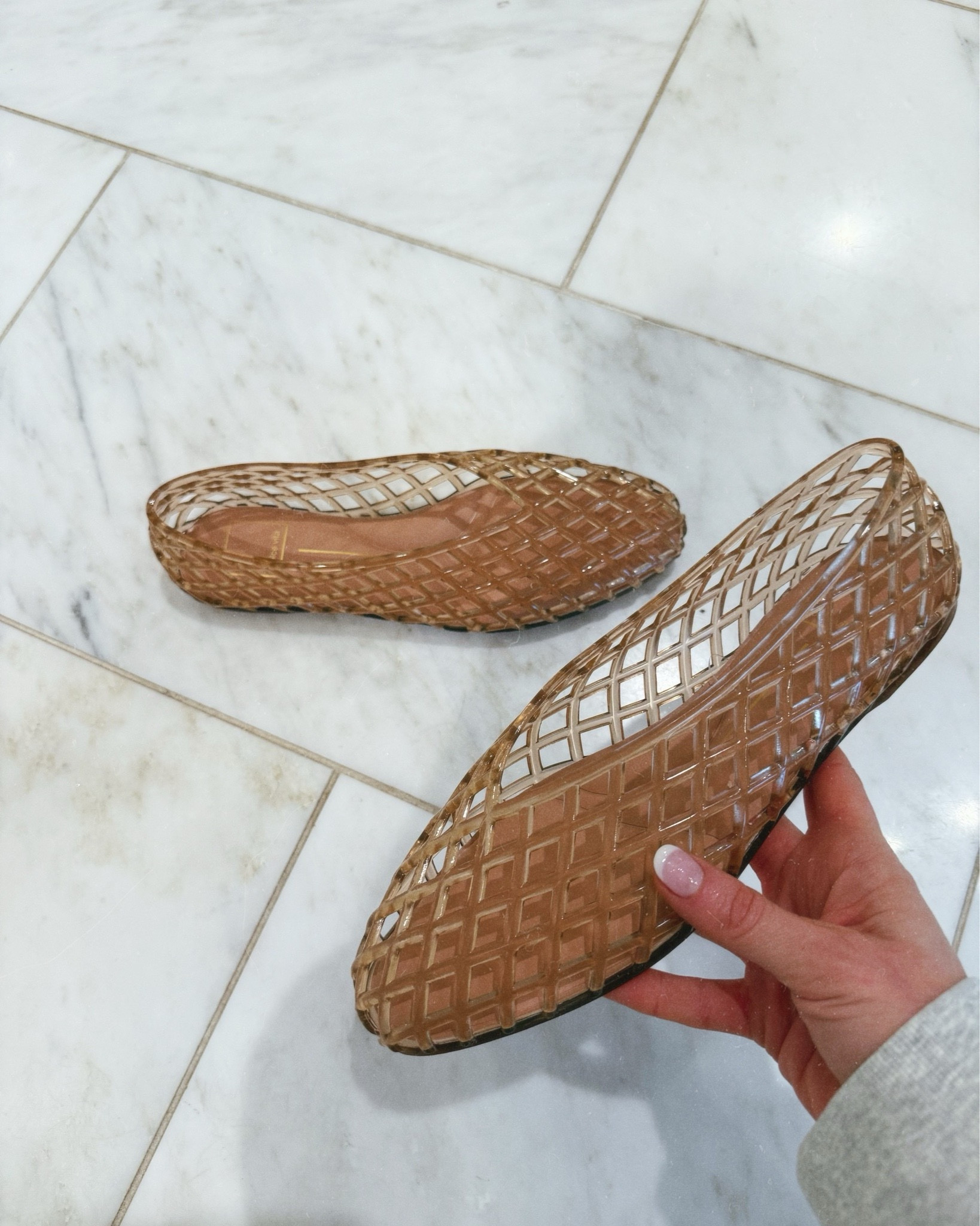 Jellies are a big trend for spring. Love this pair! Fit tts and so comfy!

#LTKootd