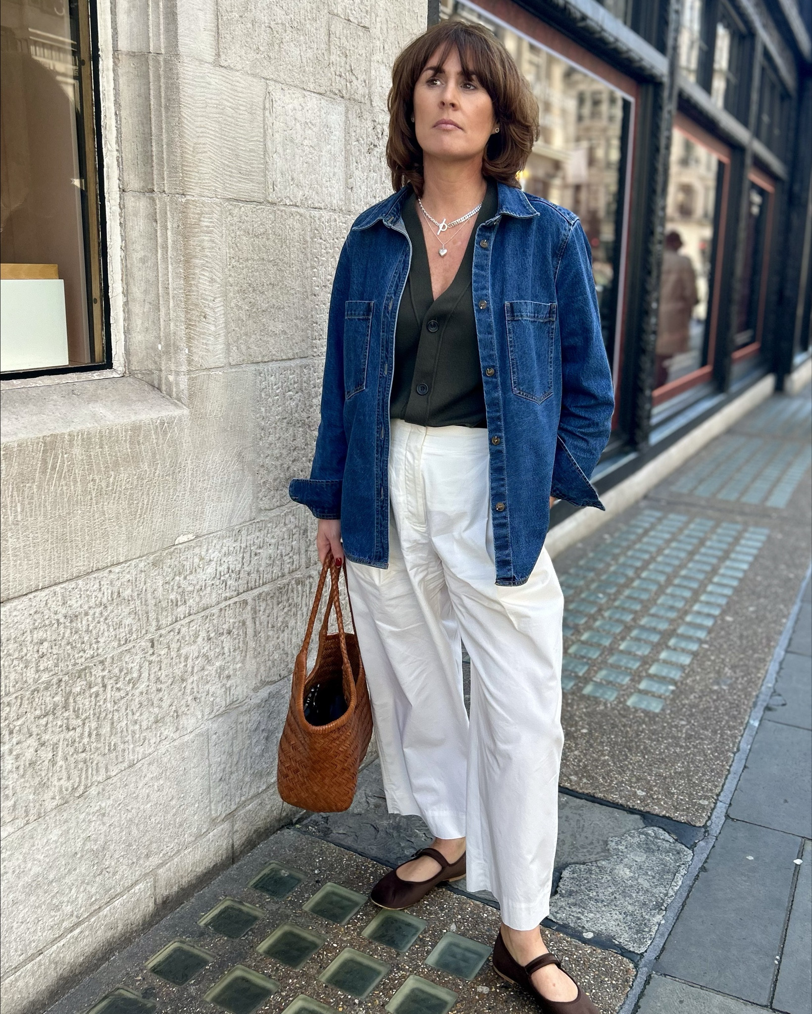 London outfit in full

Liberty,Cos,H&M,Etsy,Dragon Diffusion, Hush
Barrel leg 
White trousers 
Cream trousers
Spring 
Summer 
Streetstyle 
Denim shirt
Denim jacket 
Cardigan 
Mary Jane’s 
Ballet flats 

#LTKSeasonal #LTKeurope #LTKitbag
