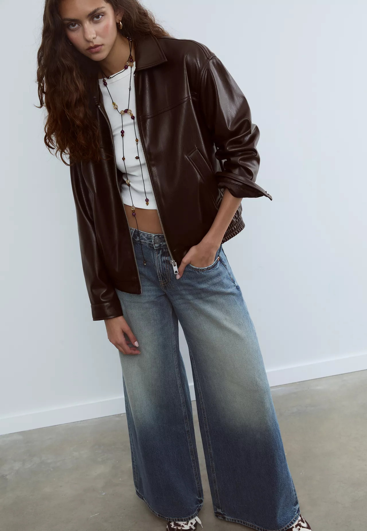 Oversize-Blouson aus Kunstleder | Stradivarius DE