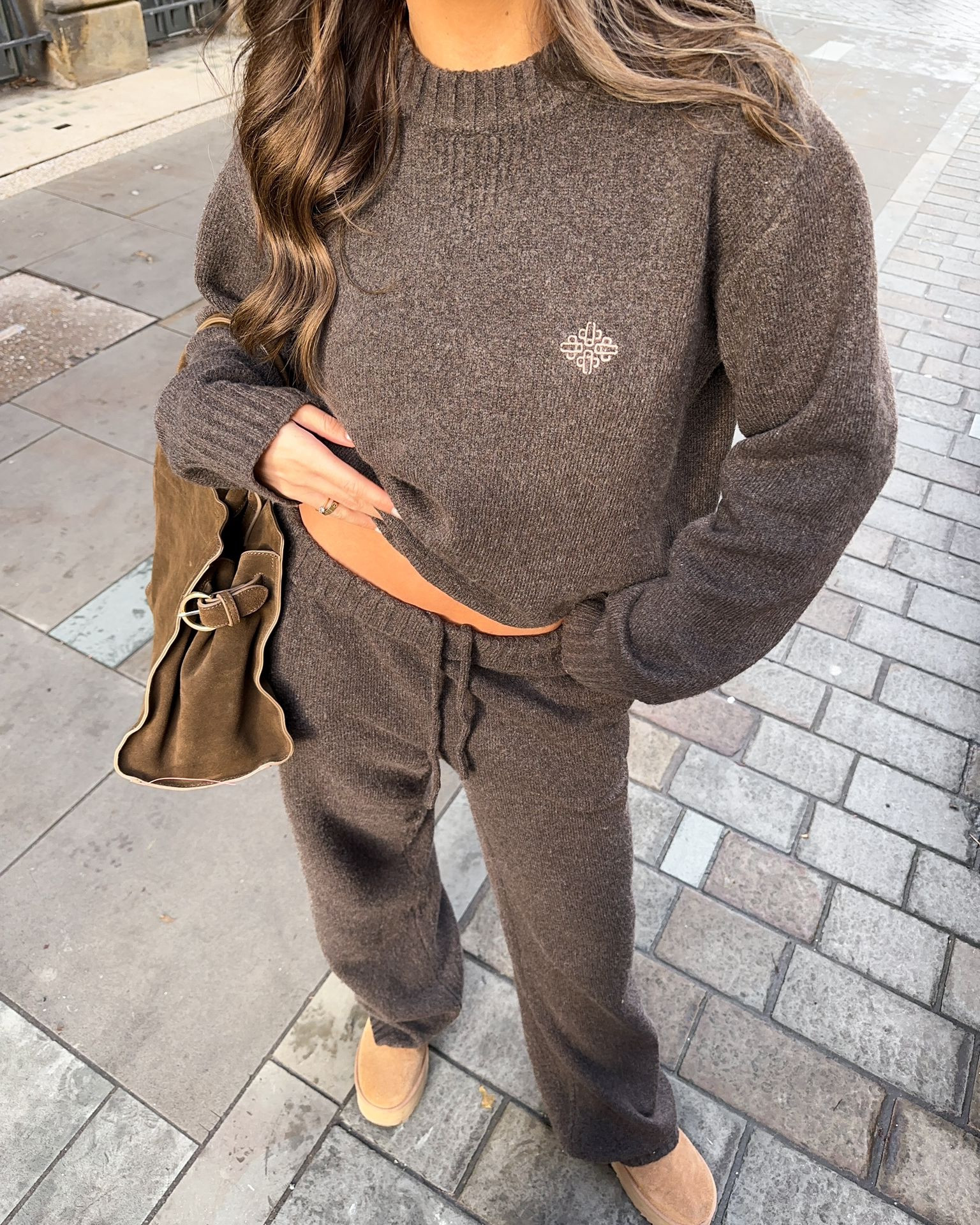 Cosy season 🧸

Couture club brown knitted sweatshirt and jogger set, brown suede shopper bag, platform Uggs

#LTKuk #LTKautumn