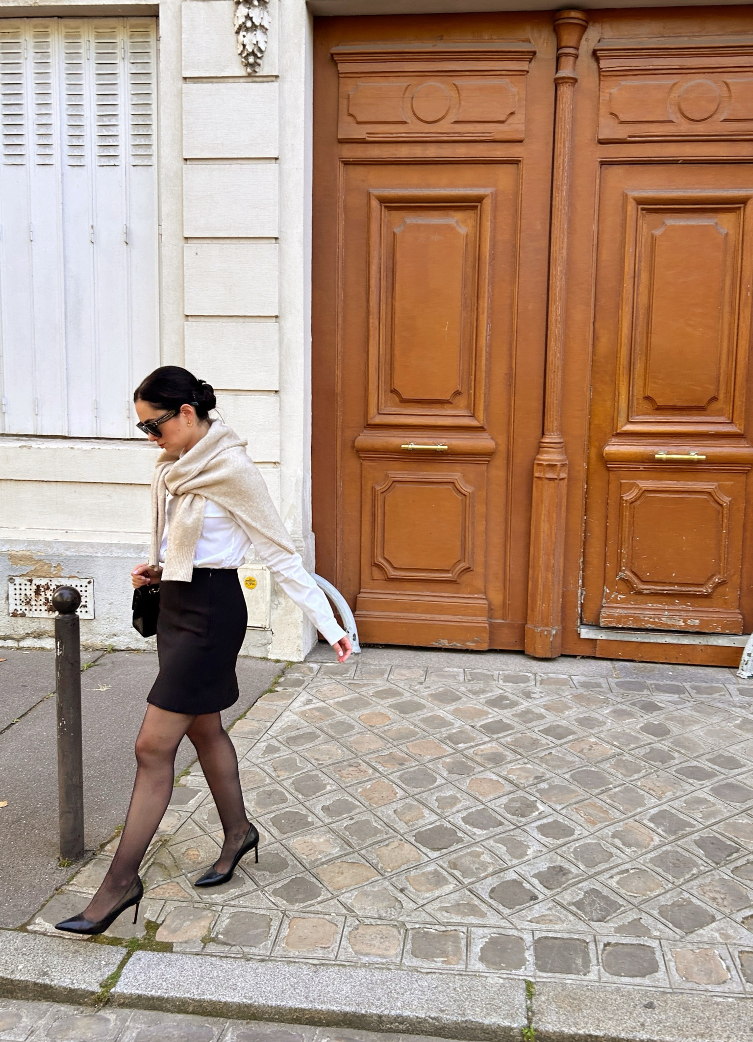 Sweater: H&M
Shirt: Uniqlo
Skirt: & Other Stories
Heels: Via Spiga
Bag: Chanel
Sunglasses: Celine

#LTKtravel