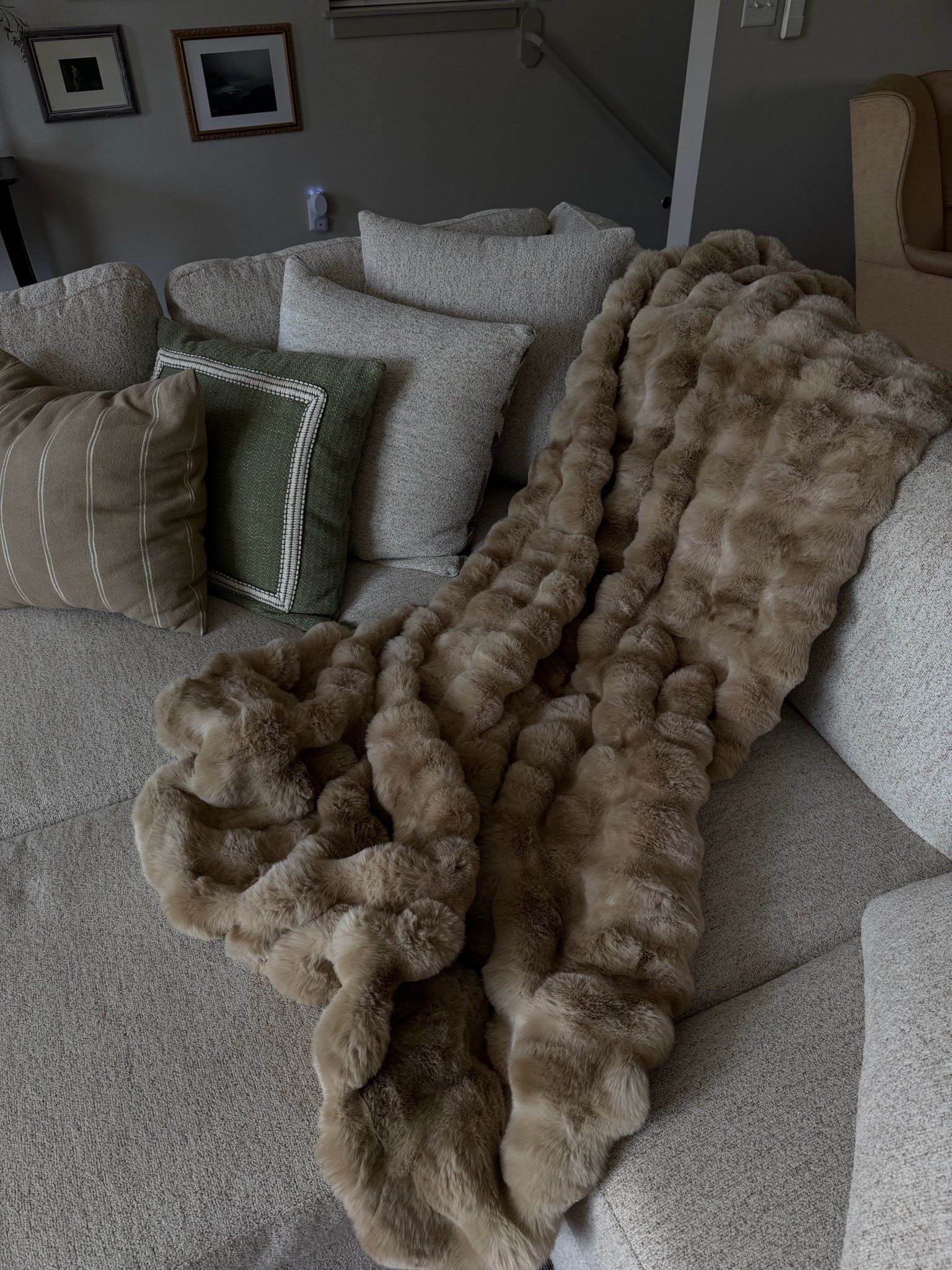 The coziest blanket for fall🤎

#LTKSeasonal #LTKdayinmylife