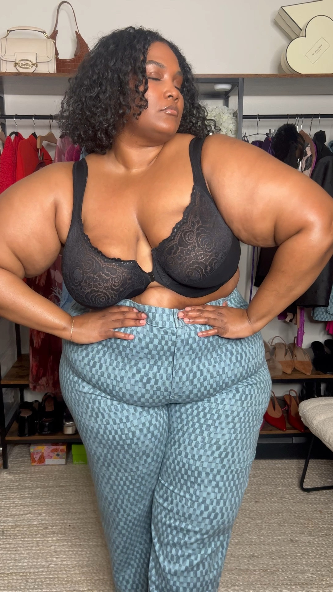 Minimizer bra for fuller busts (when you want things to feel a little more balanced).

This one redistributes the volume instead of flattening, so your clothes just sit betterespecially with button-downs and tailored pieces.

I linked my go-to if you’re looking for that smoother fit.


#LTKPlusSize