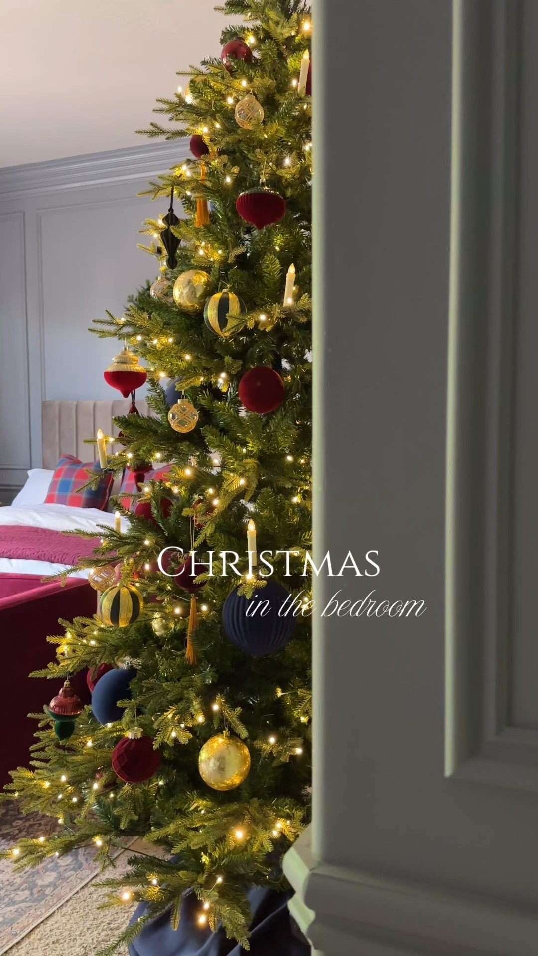 Cozy Christmas in the bedroom

#LTKHome #LTKHoliday #LTKSeasonal