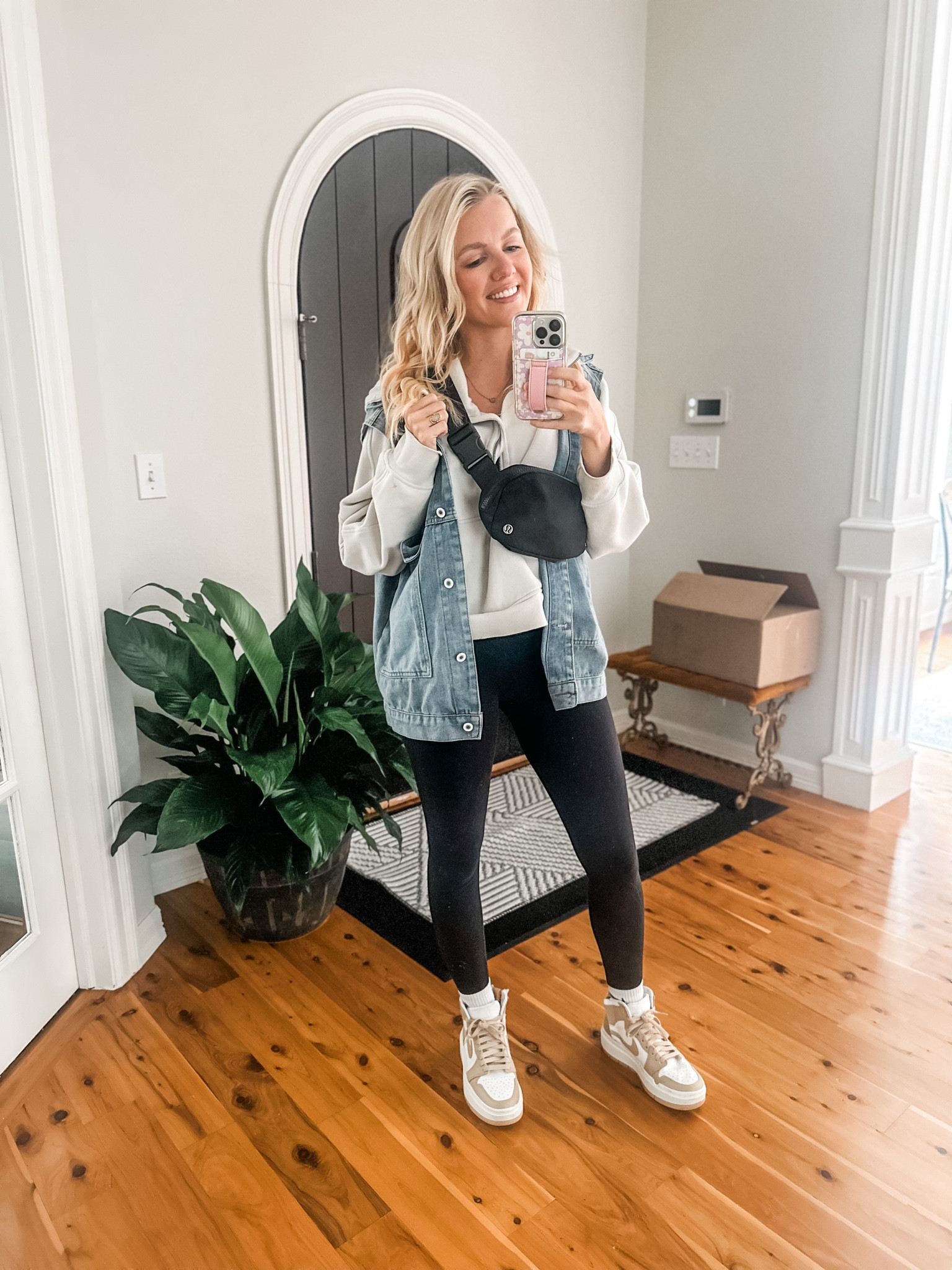 Comfy mom OOTD perfect for fall! 