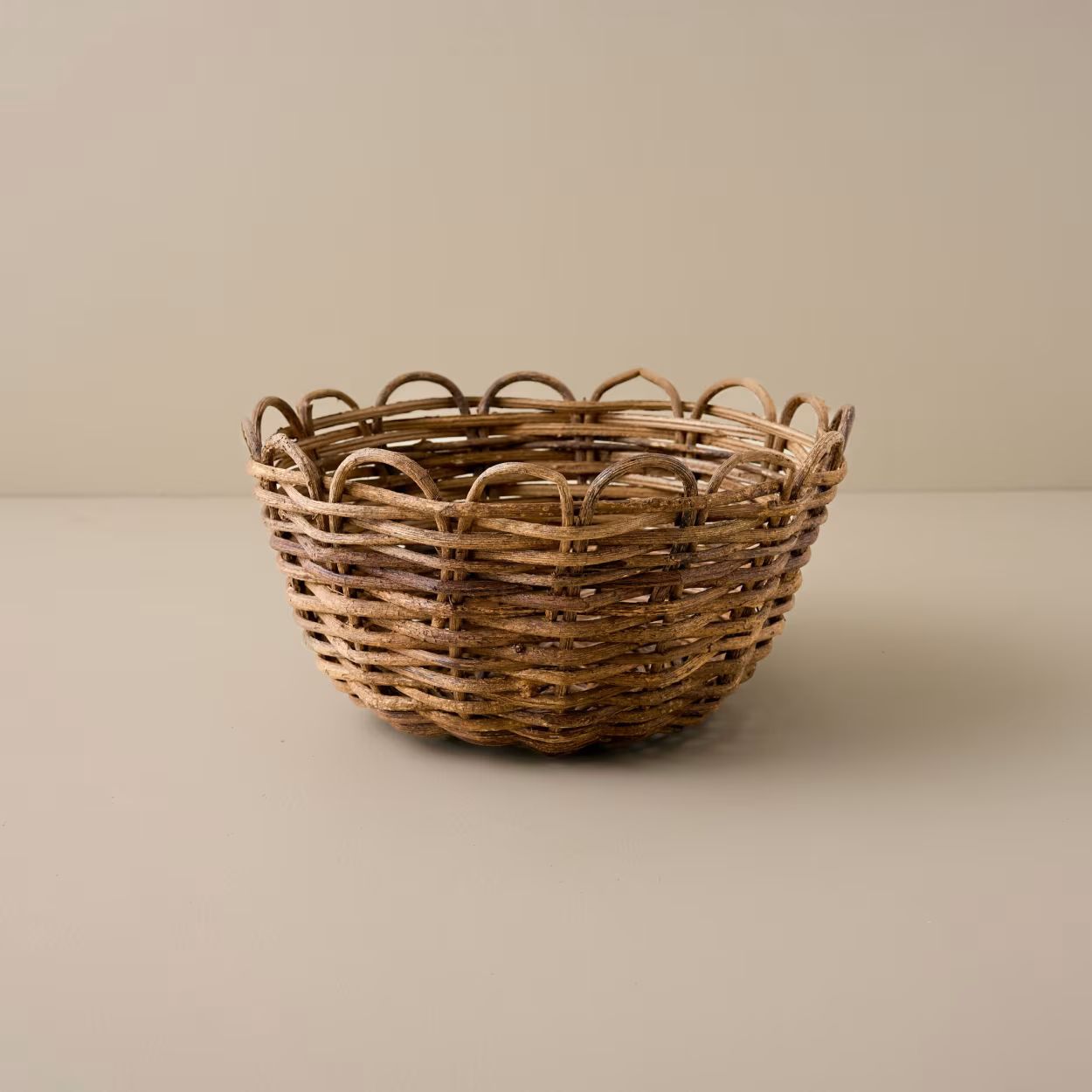 Scalloped Woven Basket | Magnolia