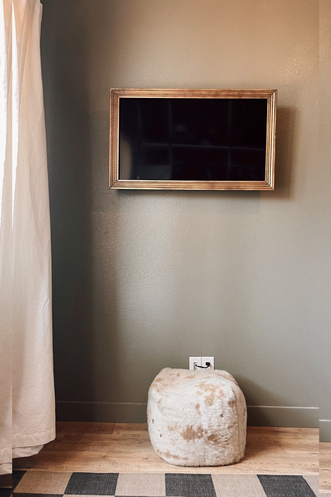 Tools to hide your tv cord 🔌🙈

#LTKHome #LTKStyleTip