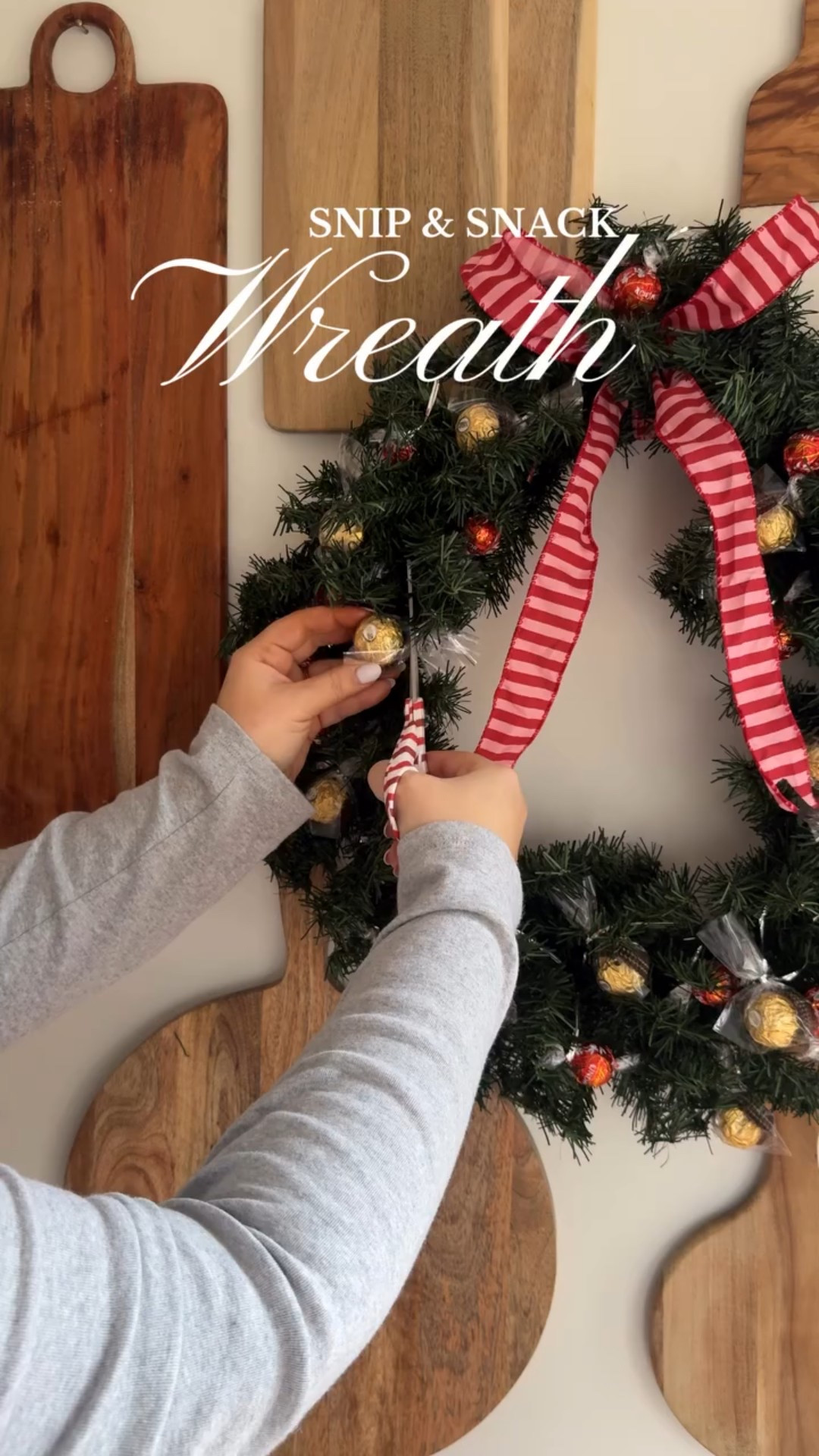 A Snip & Snack Wreath for your Christmas get togethers 🤗

My original plan was to make this with those little chocolate alcohol bottles…do you know what I’m talking about?! I couldn’t find them ANYWHERE. I guess Kentucky doesn’t sell them🤣 

Comment SHOP & I’ll send you the links to everything I used! 

.
.
.
#HolidayDIY #christmaswreath #hostesstips