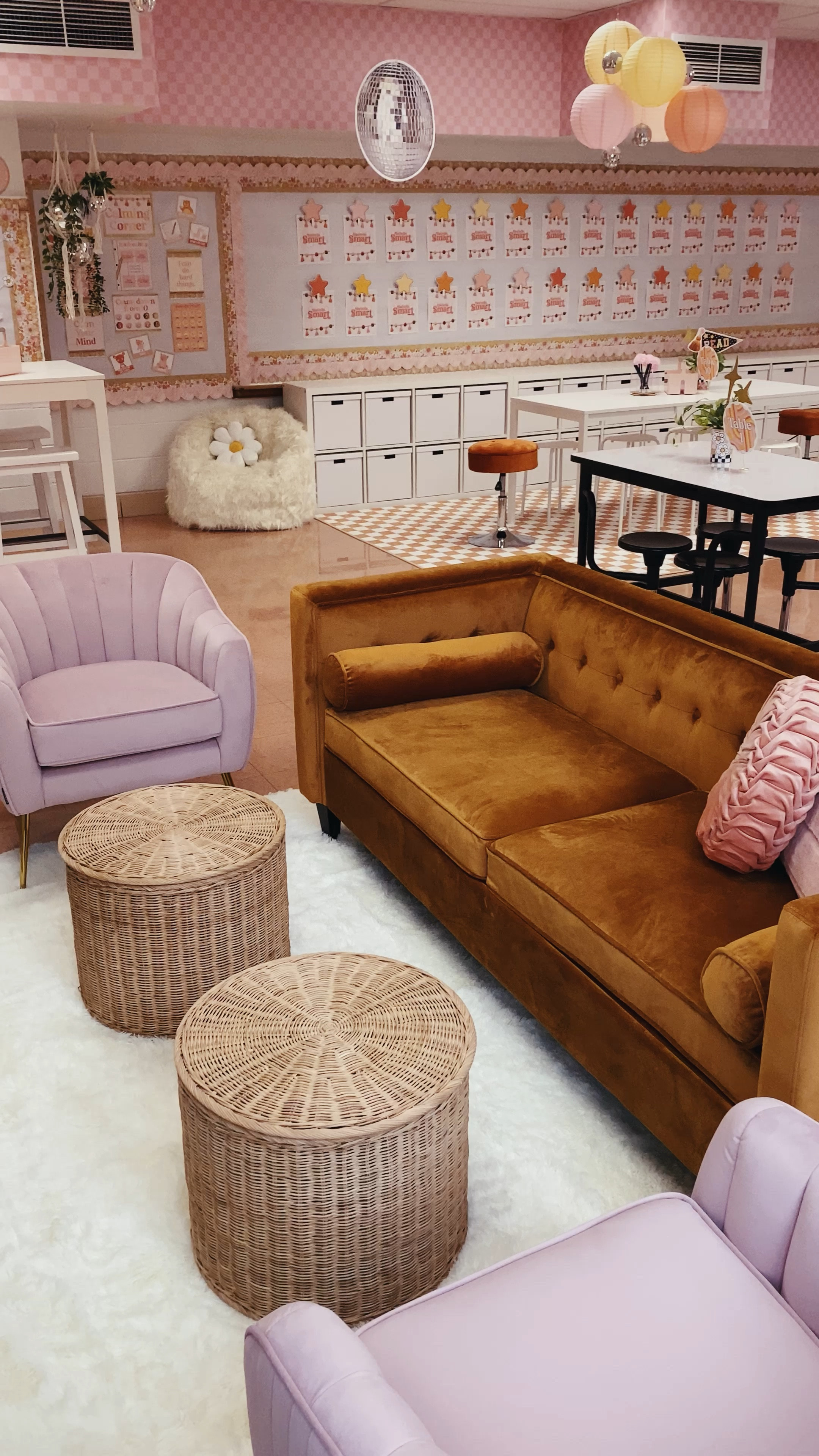 I am obsessed with the 5th grade reading area from our Retro classroom makeover! 

#LTKVideo