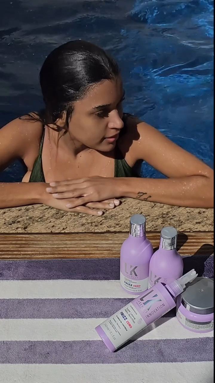 Hoje minha rotina capilar foi com o lançamento da @lokenzzi ,FRIZZ ZERO.Vocês sabem que tenho química no meu cabelo e lido frequentemente com o frizz,e essa linha é perfeita ,pois além de hidratar ela nutri e reduz a carga negativa dos fios 💜

#ltkbrasil #napraticaltk #creatornovemberltk