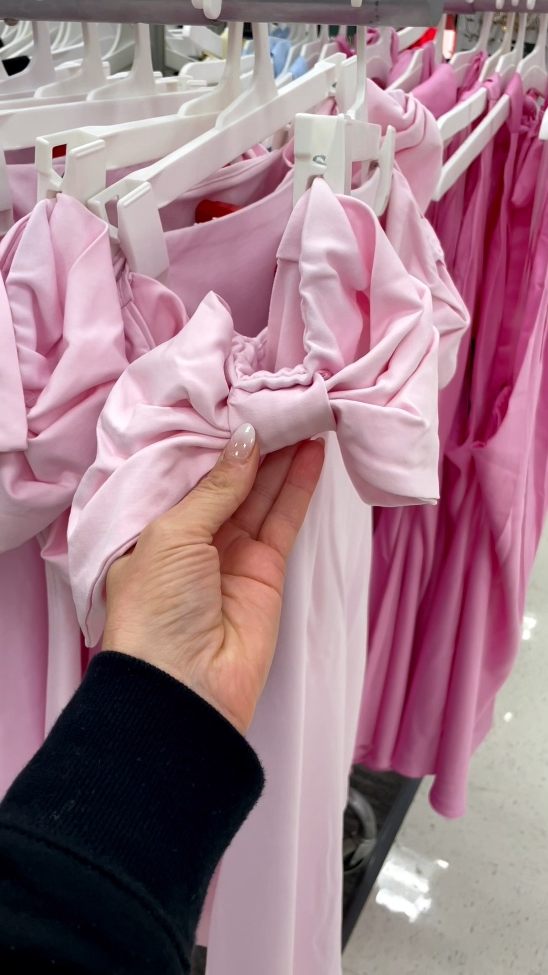 The bow sleeves are so sweet. Love the off shoulder look and seamless material

#LTKFindsUnder50 #LTKU #LTKHoliday