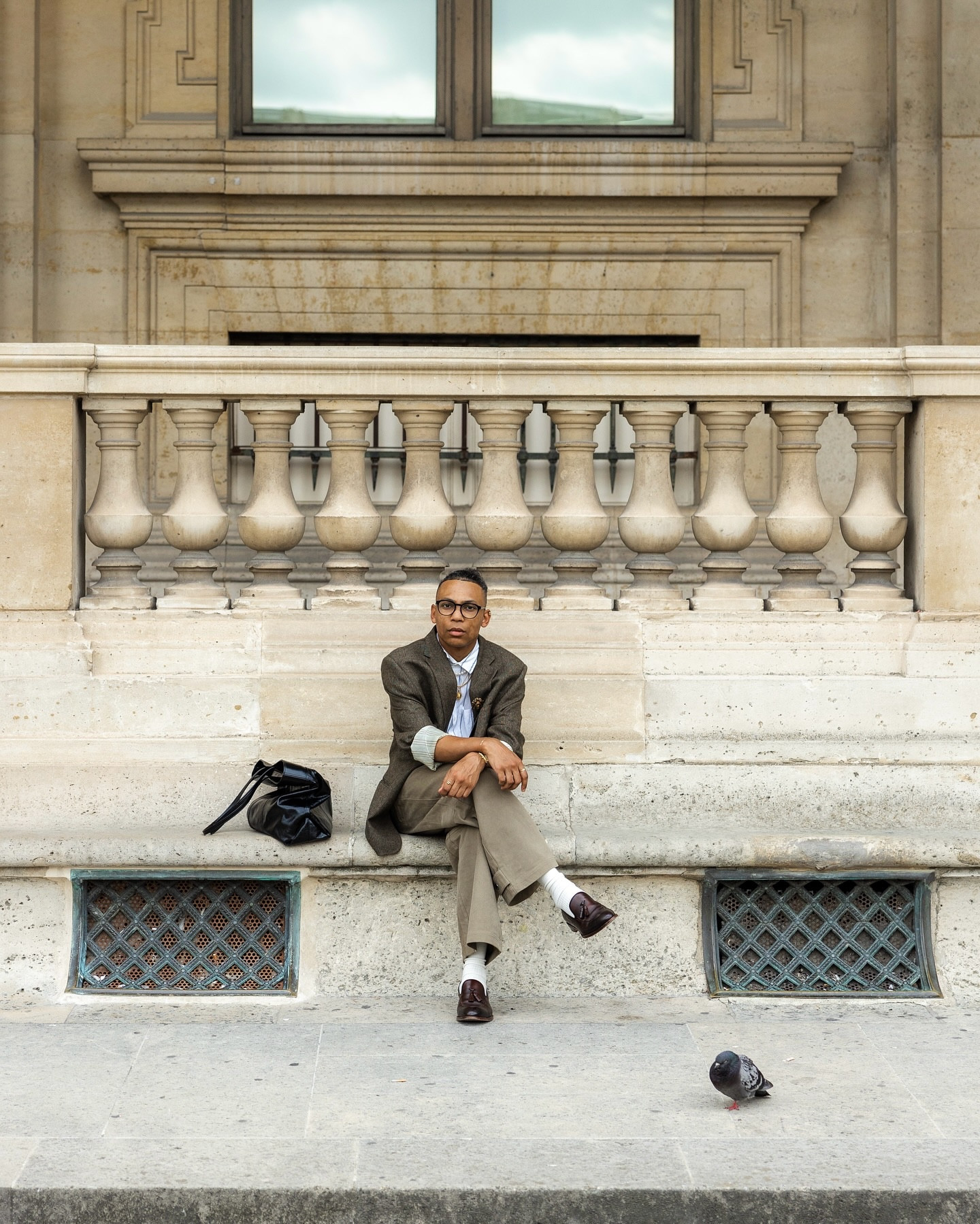 monsieur pigeon moi avec ✨ this pigeon was such a star 
#pfw #parisfashionweek 

📷 @threadability 

wearing: @amiparis @abercrombie @beckettsimonon @ralphlauren @sandrohomme