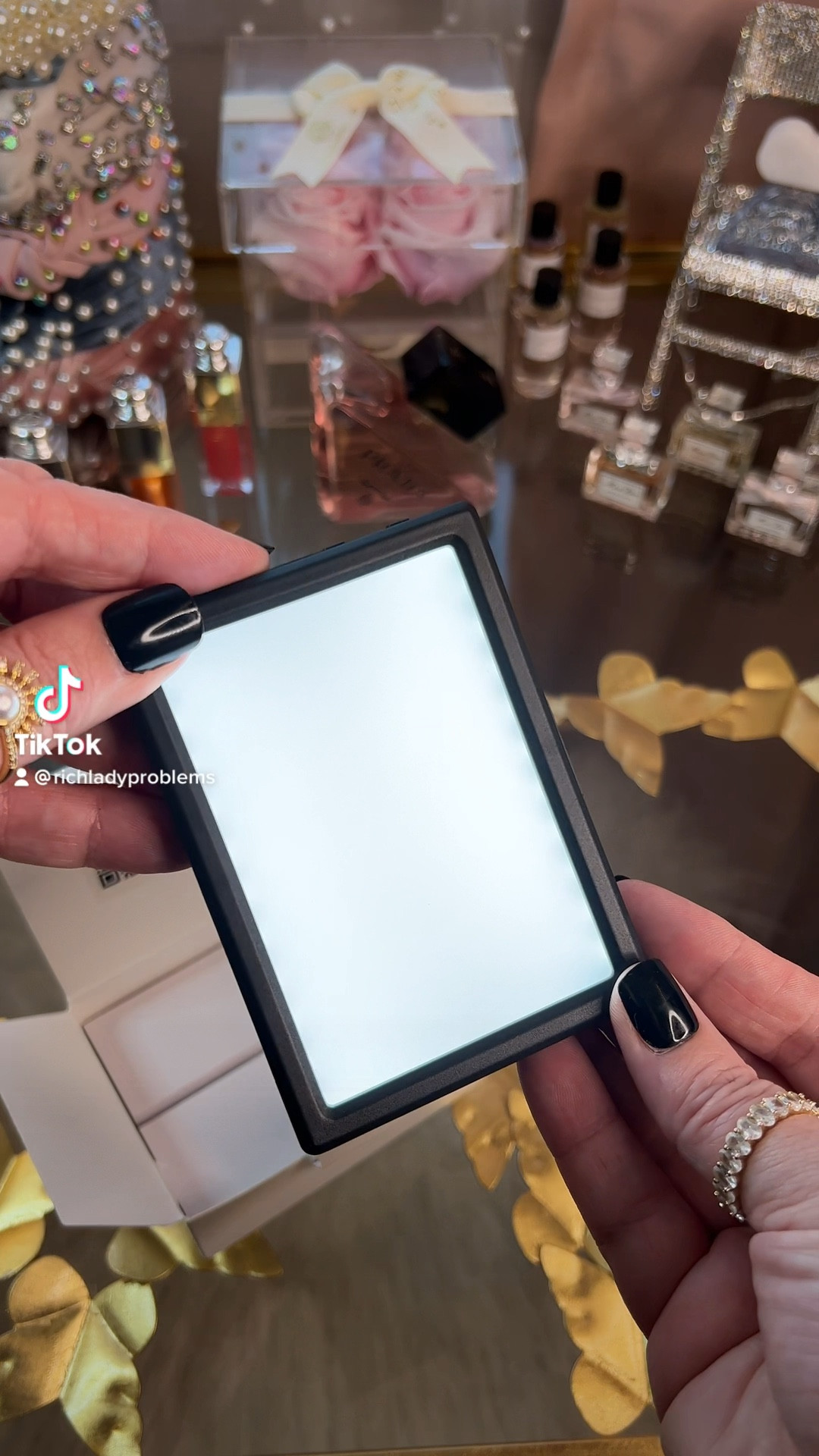 Alix Earle Inspired Selfie Light

#amazonfinds #amazon #selfielight #selfies

#LTKunder50 #LTKstyletip #LTKbeauty