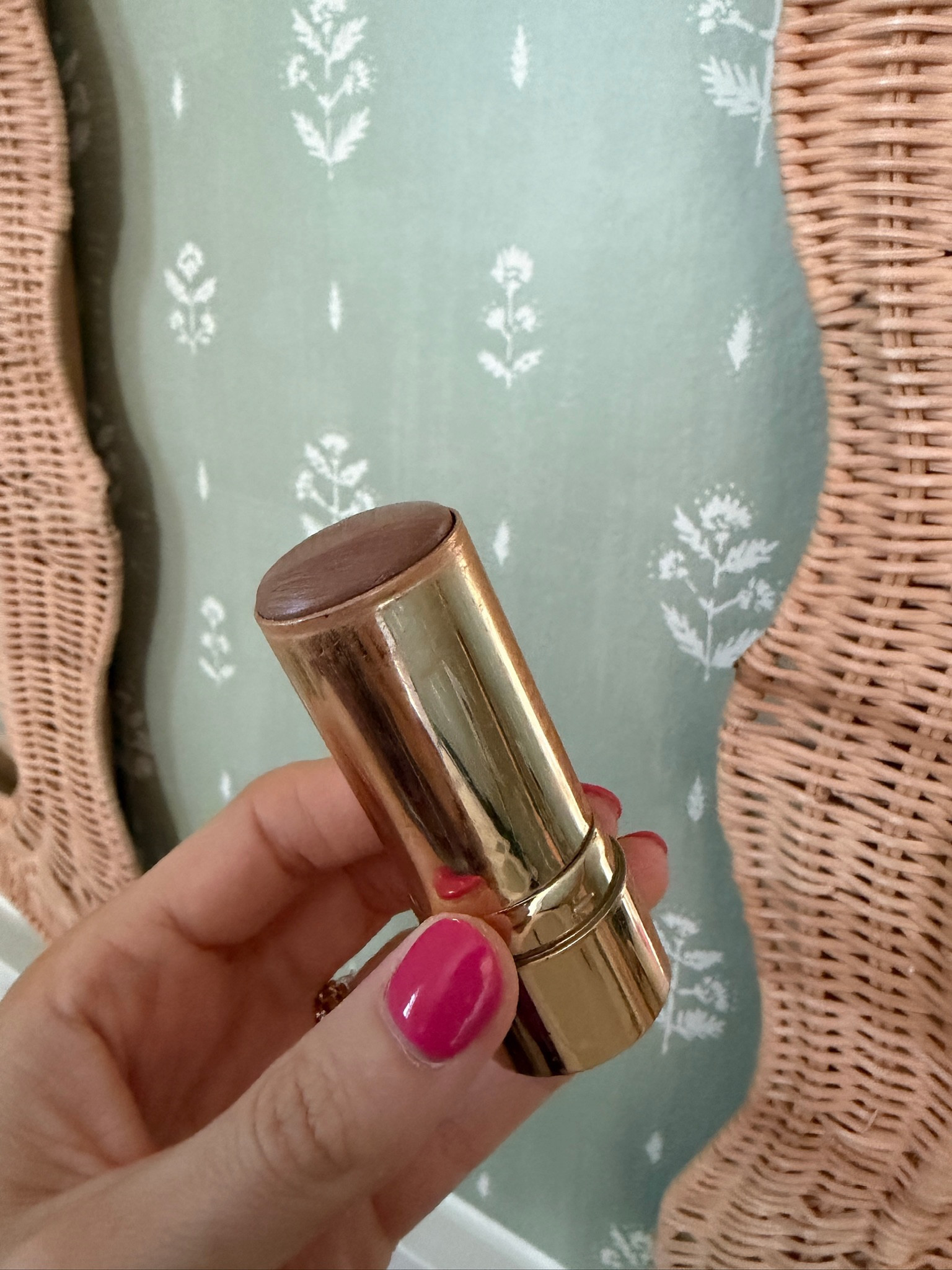 The bronzer I use everyday is from Merit! I use the shade “Seine”

Loverly Grey, merit, make up, make up routine, beauty 

#LTKBeauty