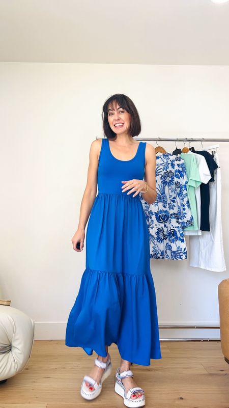 Best new day dress from Nordstrom and under $100!
It won’t wrinkle and looks good on all body types size xxs-xxl