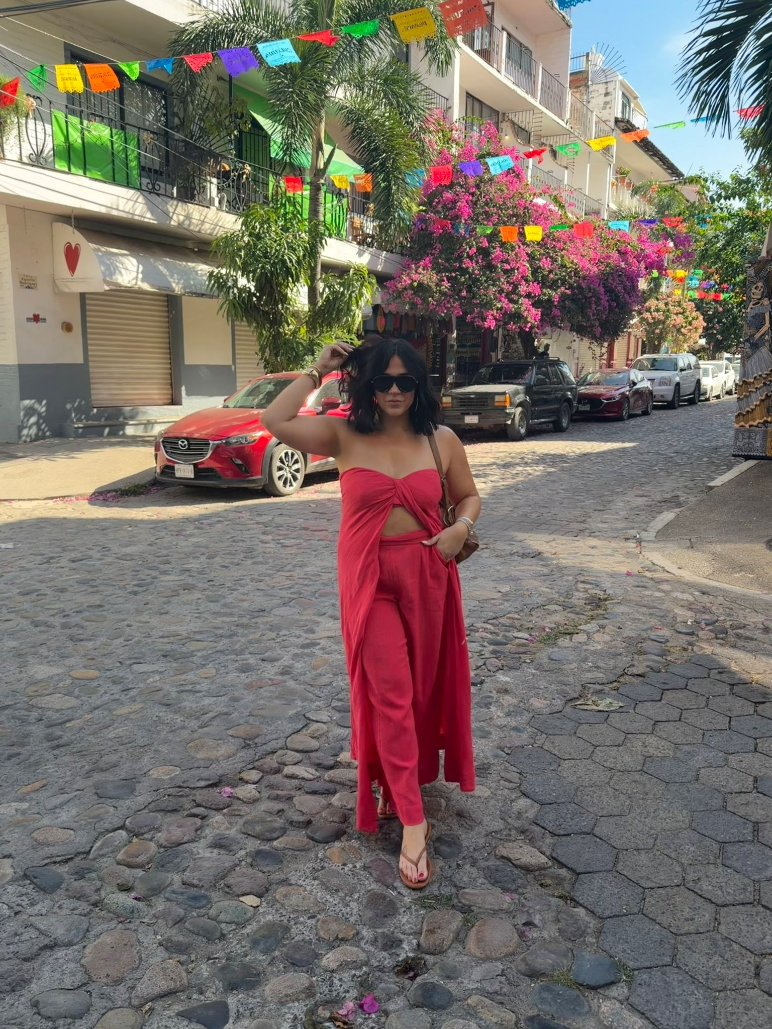 Exploring Mexico in this stunning set, im wearing a L but its big I need a M, I recommend sizing down. 