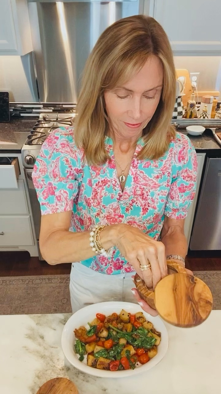 You’ll find pretty shades of pink on a background of green in this adorable blouse. Feminine, a bit elevated and perfect with white denim!
I’m wearing :
xxs in top
2p in pants 



#LTKSeasonal #LTKFindsUnder50 #LTKFindsUnder100
