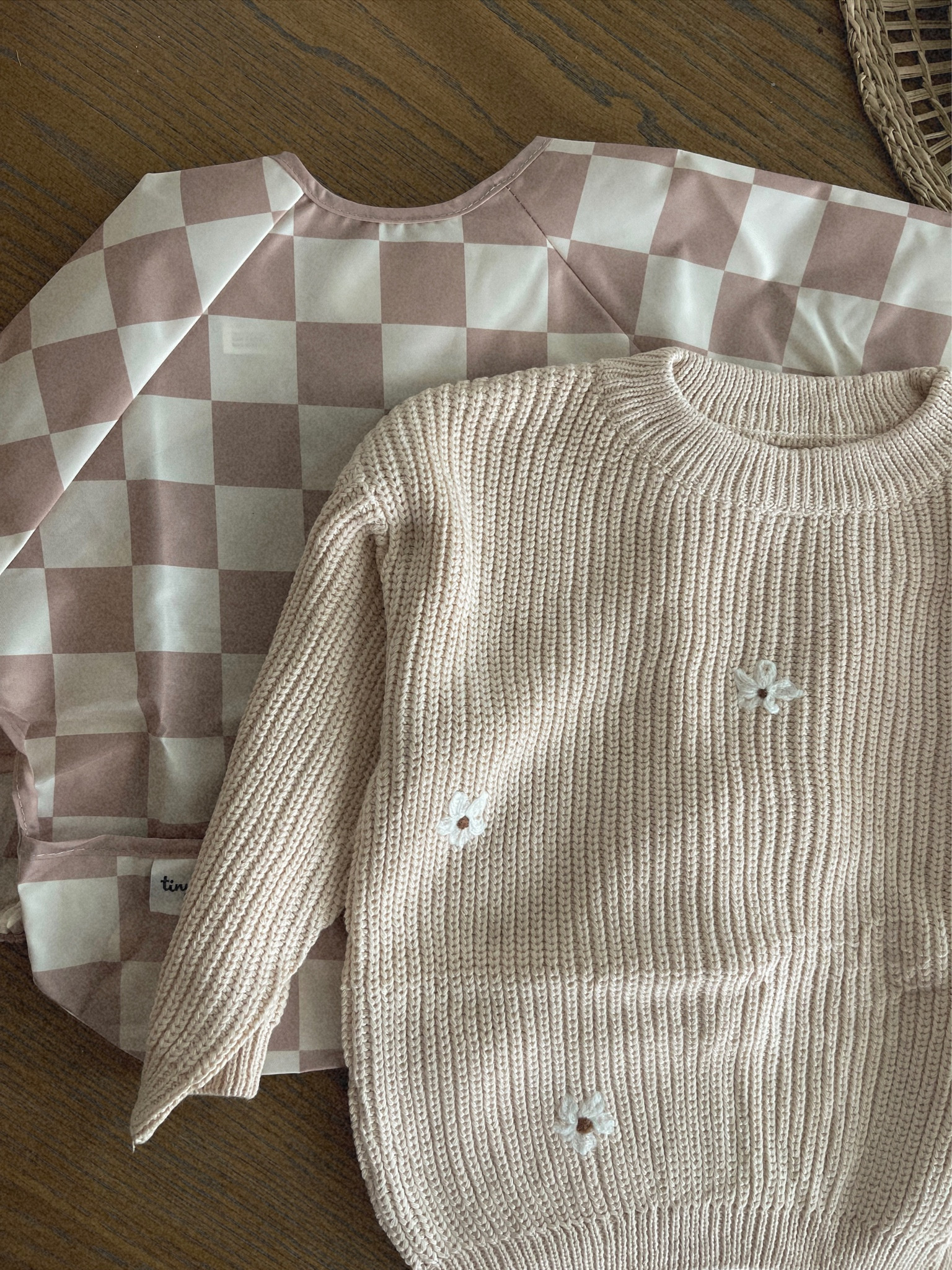 Baby girl sweater & bib cover🌸🤍Both on Amazon & under $25✨

#LTKbaby #LTKfindsunder100 #LTKkids