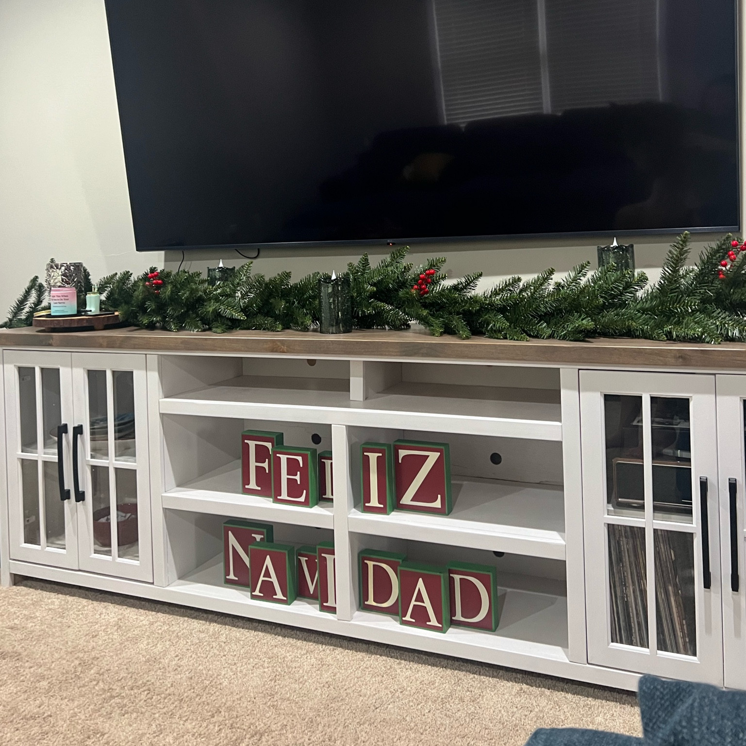 christmas in the living room



#LTKHoliday #LTKGiftGuide #LTKCyberWeek