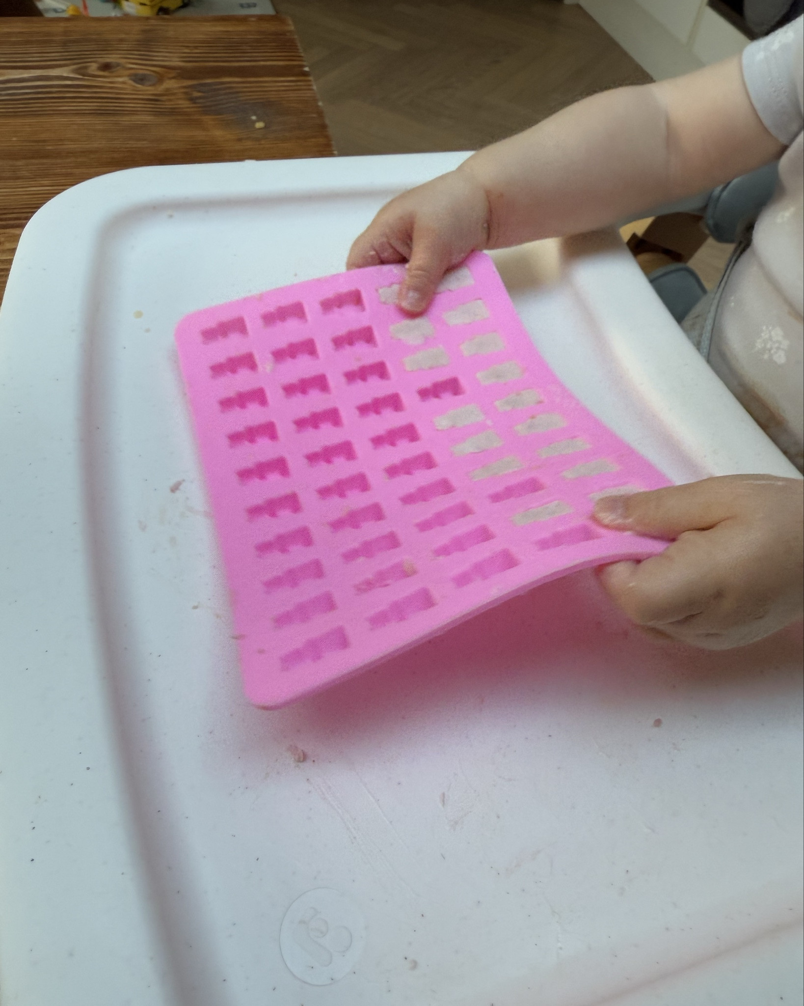 I tried this viral trend and it worked a treat! You put yoghurt into the moulds and then freeze overnight. The next day they’re a fun treat and a challenge to get the bears out! So thought I’d share!