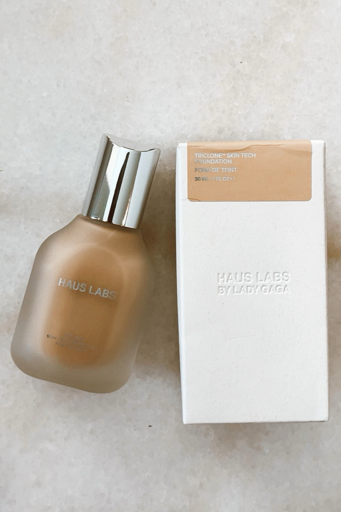 My most used foundation in my kit💫 it’s incredible and works great on everyone! 
-last all day 
-buildable coverage 
-lightweight 
-amazing shade range 