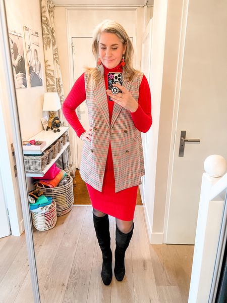 Outfits of the week 

A red ribbed bodycon dress (one size) paired with an oversized sleeveless blazer (My Jewelry xl) and OTK boots (old)

Heart earrings, plaid blazer, red dress



#LTKstyletip #LTKeurope #LTKworkwear