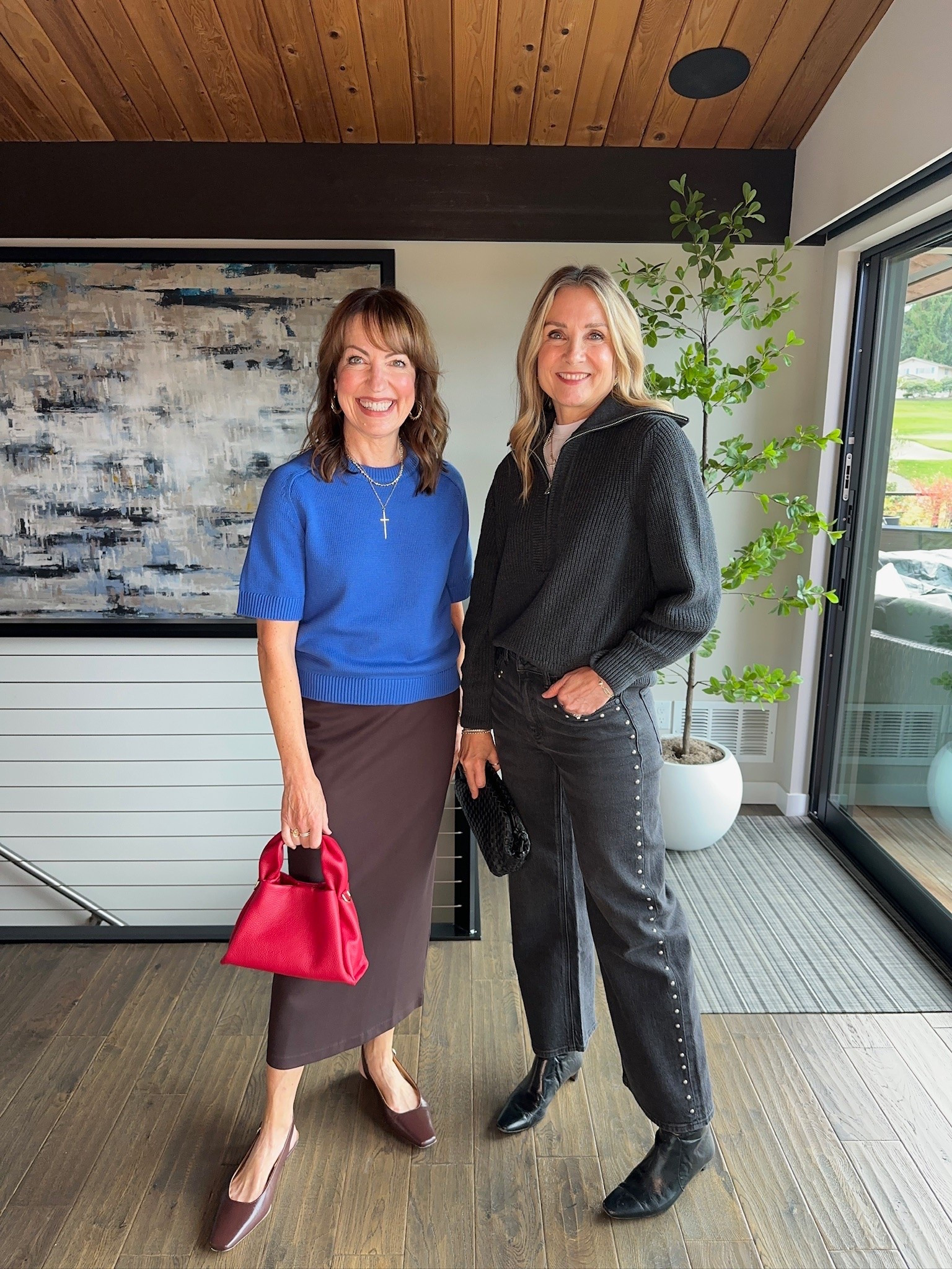 Wherever you’re going this fall @Quince has you covered! Julie elevated her casual quarter zip sweater with the coolest studded jeans! (I need them, too!) I’m office ready in the comfiest pointe midi skirt (love the slit!) and a sweater tee in trending sapphire blue.💙