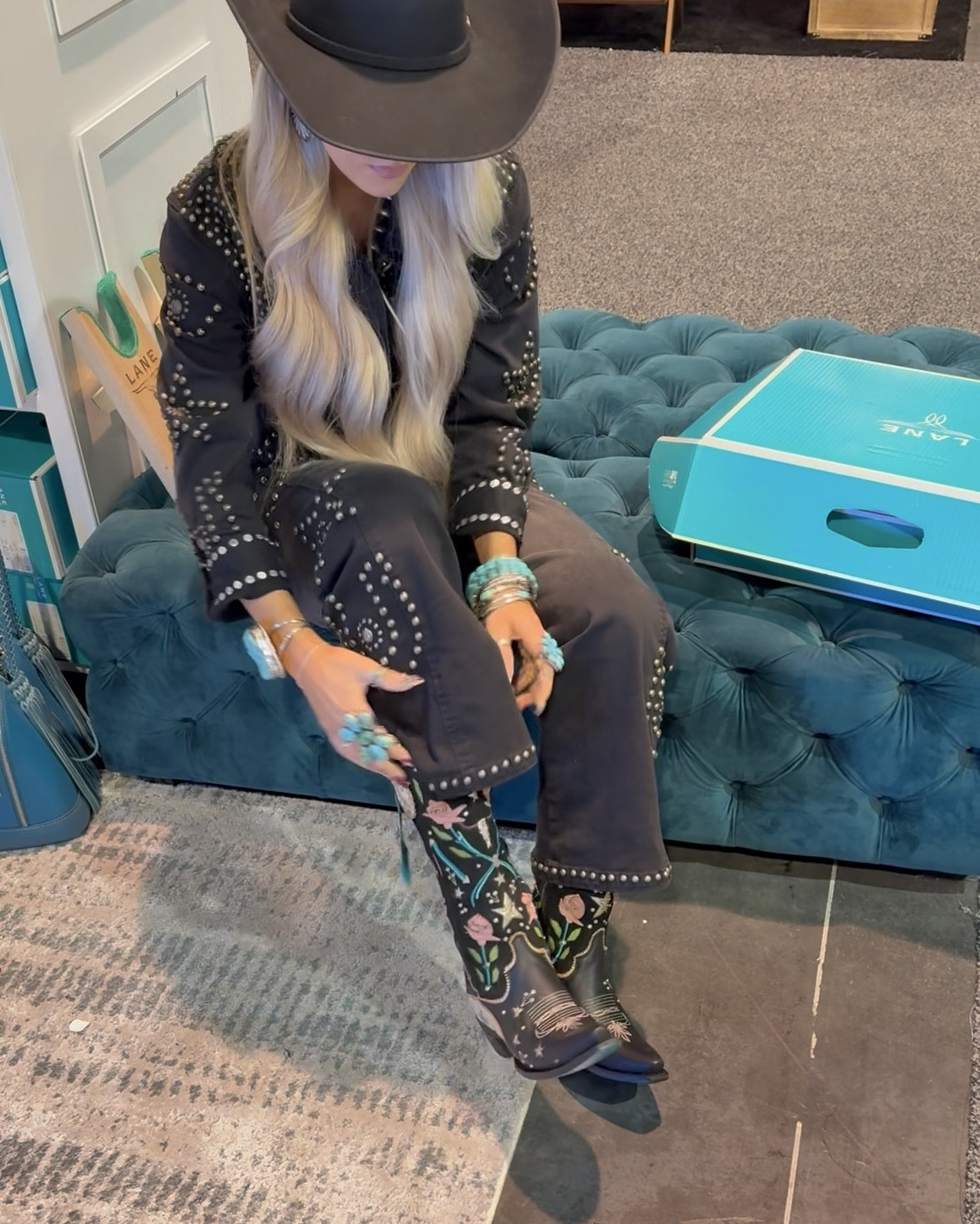 my dream boots USE CODE MACKENZIE10 to save 🩵

#LTKHoliday #LTKootd #LTKGiftGuide