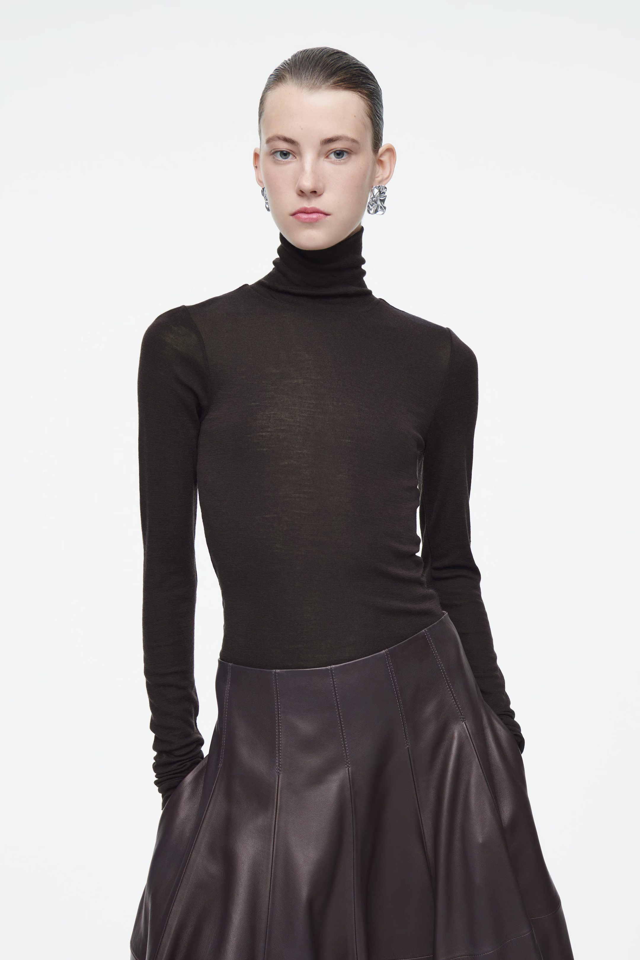 MERINO WOOL TURTLENECK TOP - DARK BROWN | COS (EU)