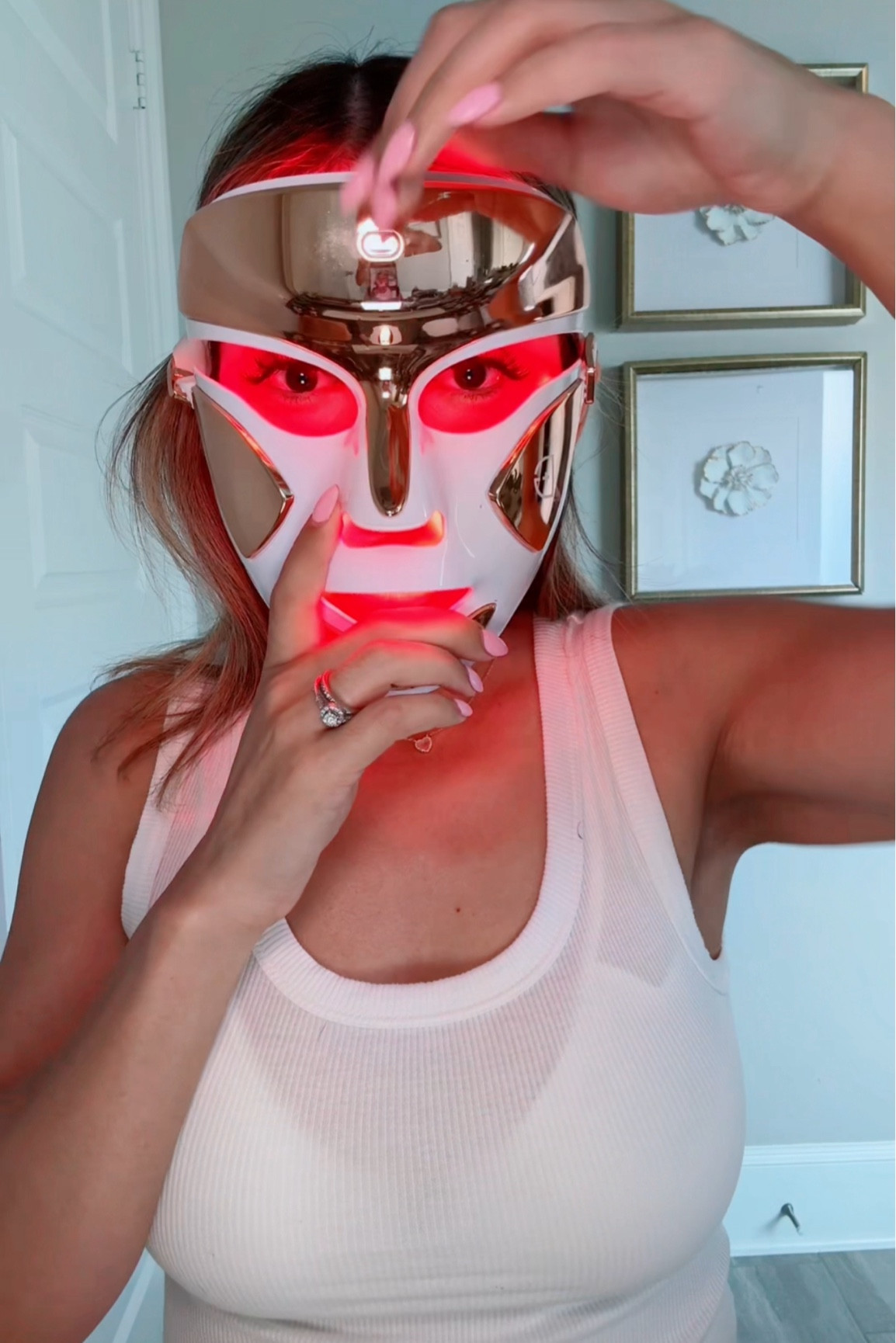 The Dr Dennis gross led mask is perfect to stimulate the collagen production