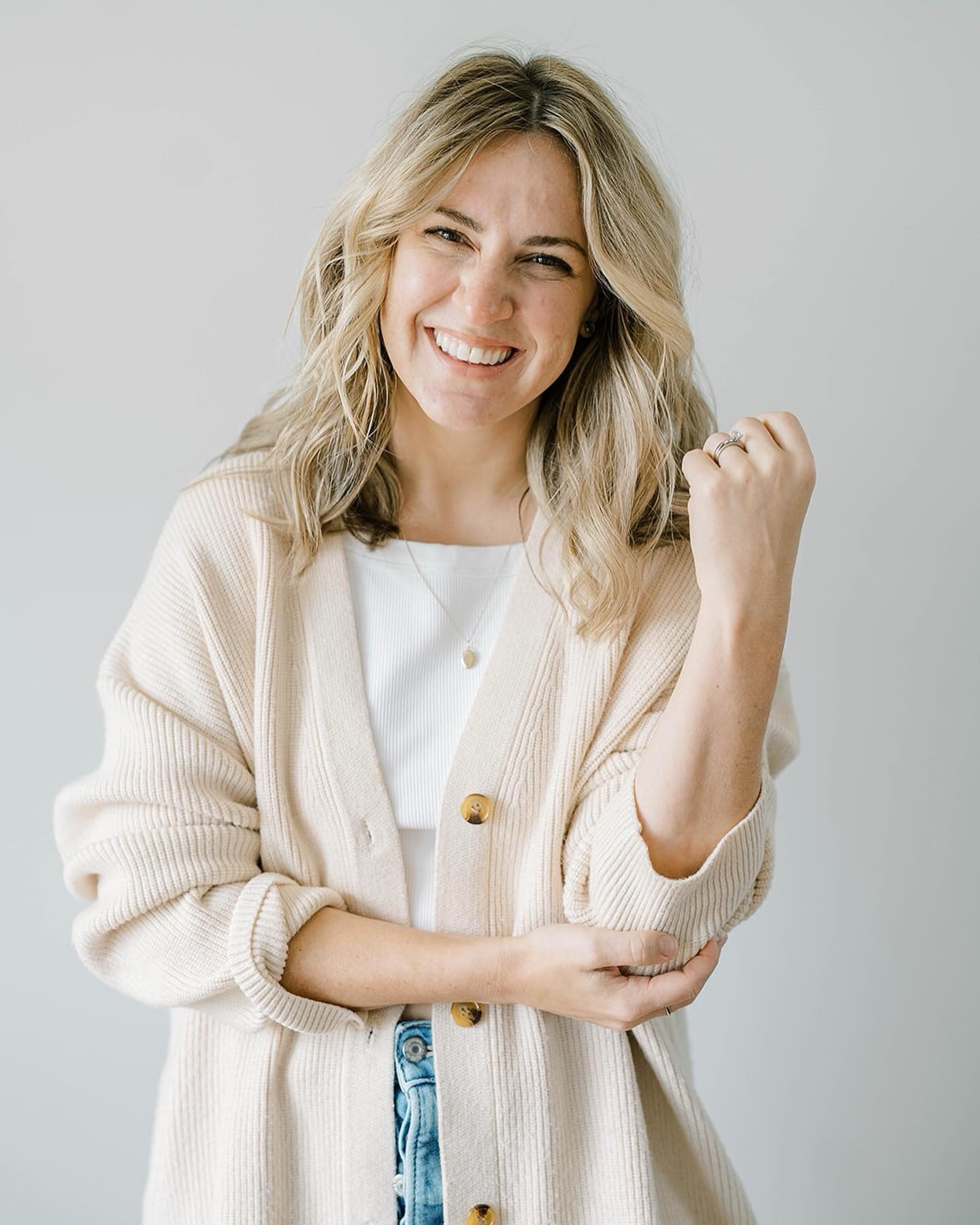 Classic oversized sweater, fisherman style!

Fisherman sweater, Jenni kayne dupe, Amazon sweater, Amazon cardigan, Amazon finds, Amazon fashion, oversized sweater, coastal grandmother, cardigan, Jenni kayne stylee

#LTKStyleTip #LTKFindsUnder50 #LTKMidsize