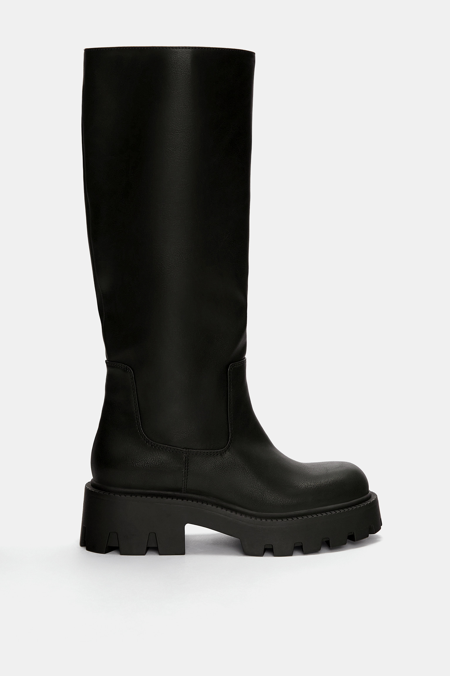 Flat track sole boots | PULL and BEAR UK