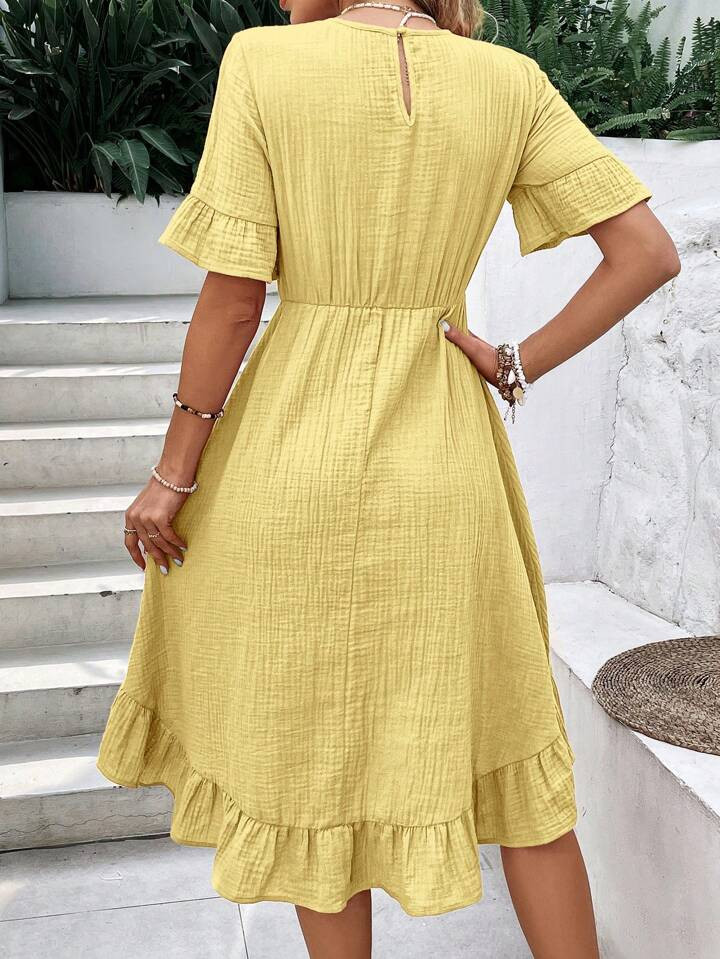 SHEIN LUNE Botão Alto na frente e baixo atrás Plissado Bainha com babado Simples Casual Vestido | SHEIN