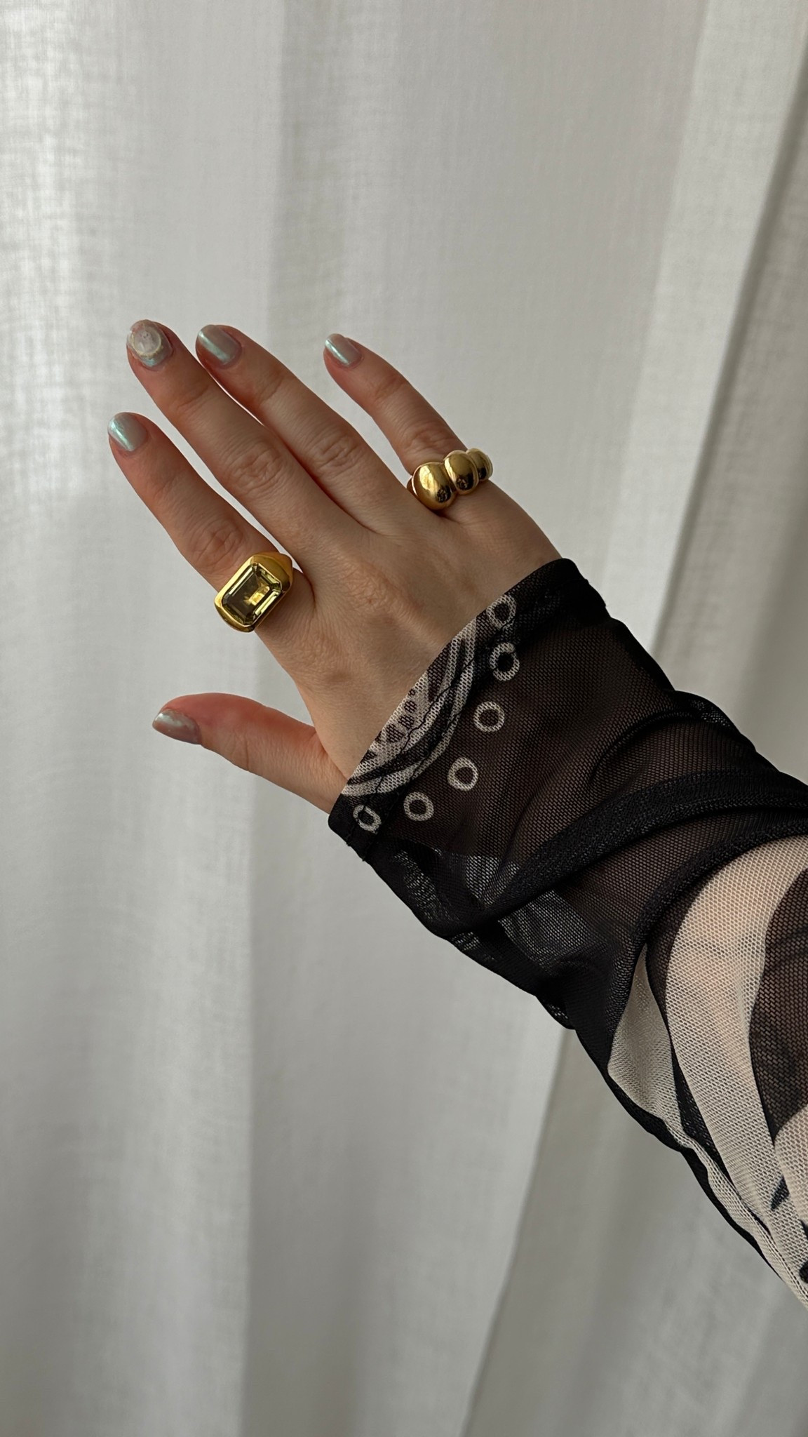 Monday power stack: yellow lemon quartz power ring and puffy Charlotte ring doing all the talking over my black-and-white dress sleeve ✨💛
.
lemon quartz power ring | Monica Vinader ring | puffy Charlotte ring | Mejuri ring | ring stack | statement rings | stacking rings | jewellery edit | everyday jewellery | layered rings | playful jewellery | elevated basics | autumn jewellery 

#LTKgiftguide #LTKpartywear #LTKluxury