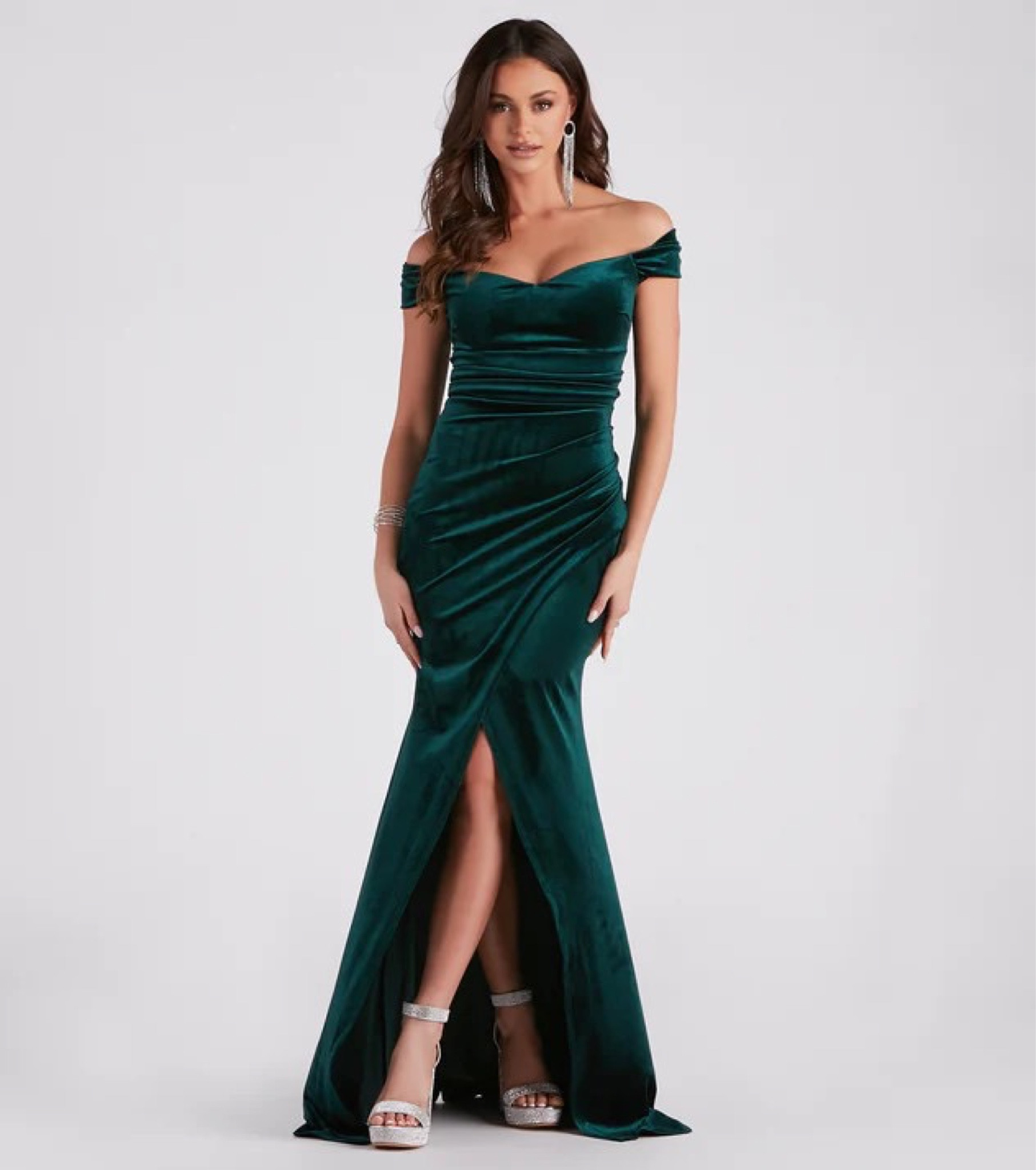 Velvet dress. Perfect for holiday party and wedding. #weddingoutfit #formaloutfit #partyoutfit

#LTKwedding #LTKFind #LTKunder100
