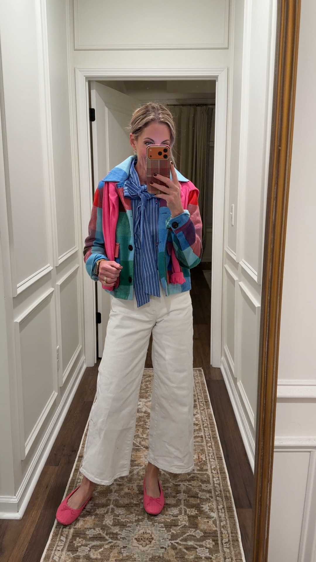 The fun @Walmart top I shared yesterday paired with my favorite jacket from Walmart last year. 💕💕💙 (yes, gasp! Wearing white past Labor Day).