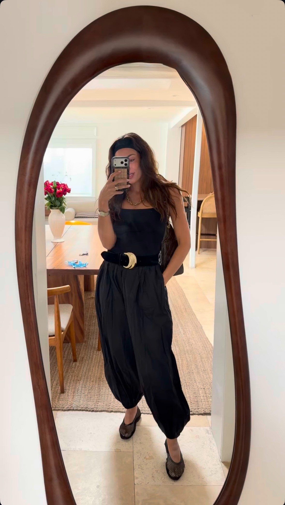 Chic, monochrome moment with a touch of gold 🖤✨ 

 #LTKdayinmylife #LTKootd #LTKU
