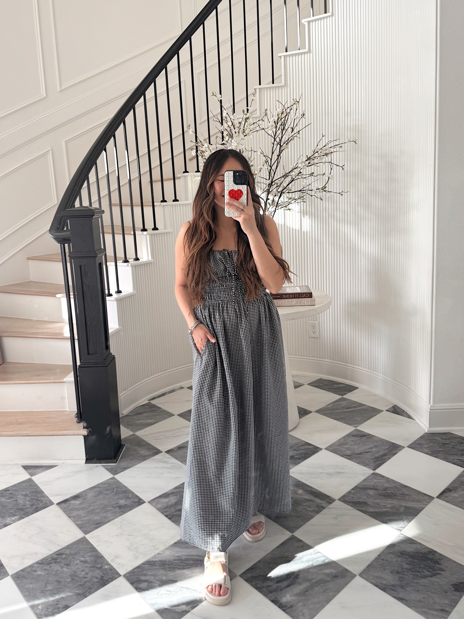 @abercrombie spring sale just started and this code gives you 25% your entire purchase and that's on top of  items already on sale! Code: AFLTK