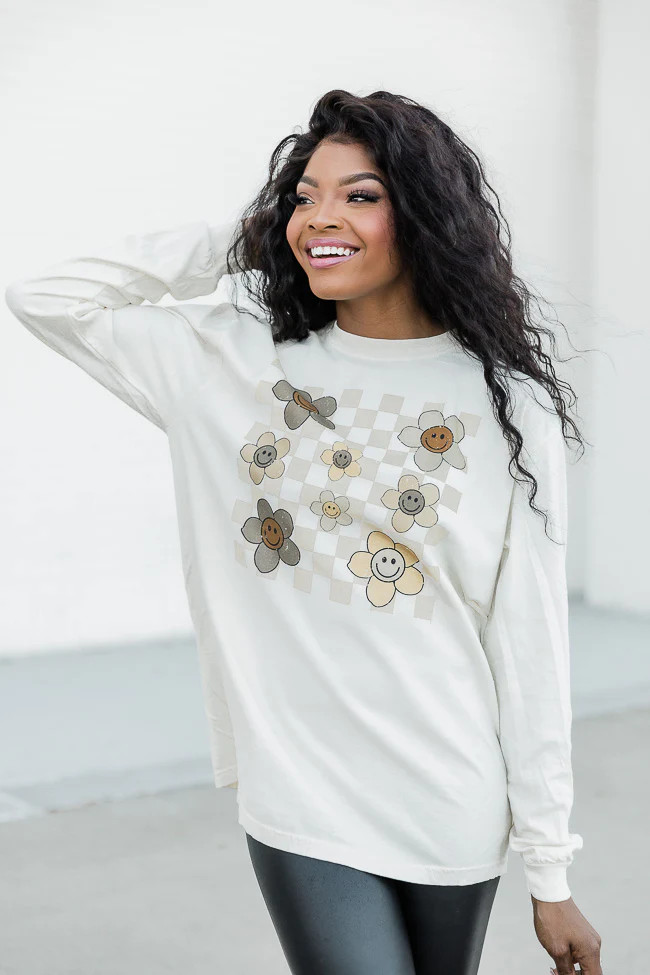 Daisy Checkered Neutral Ivory Graphic Long Sleeve Tee FINAL SALE | Pink Lily